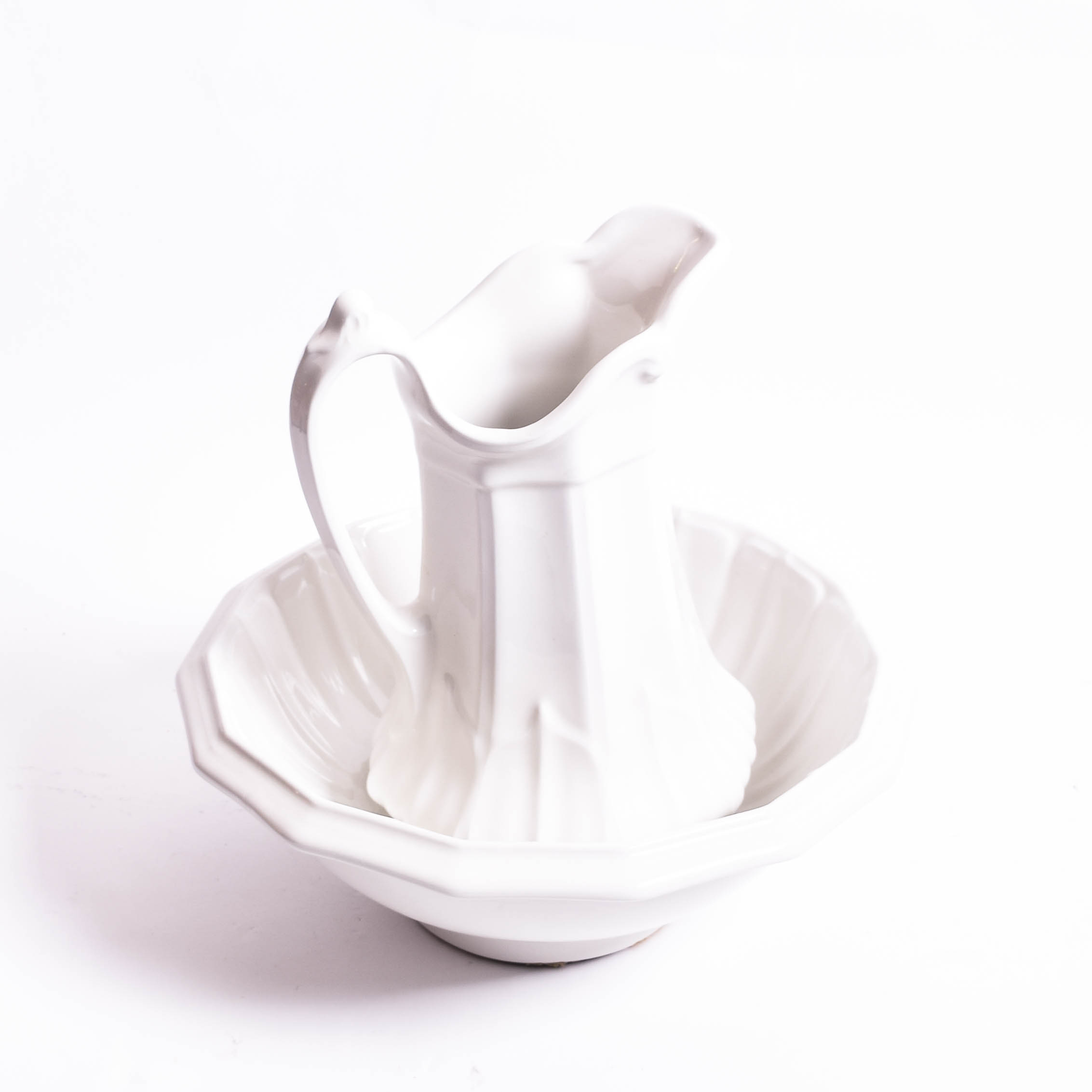 Red-Cliff Ironstone Porcelain Pitcher and Basin