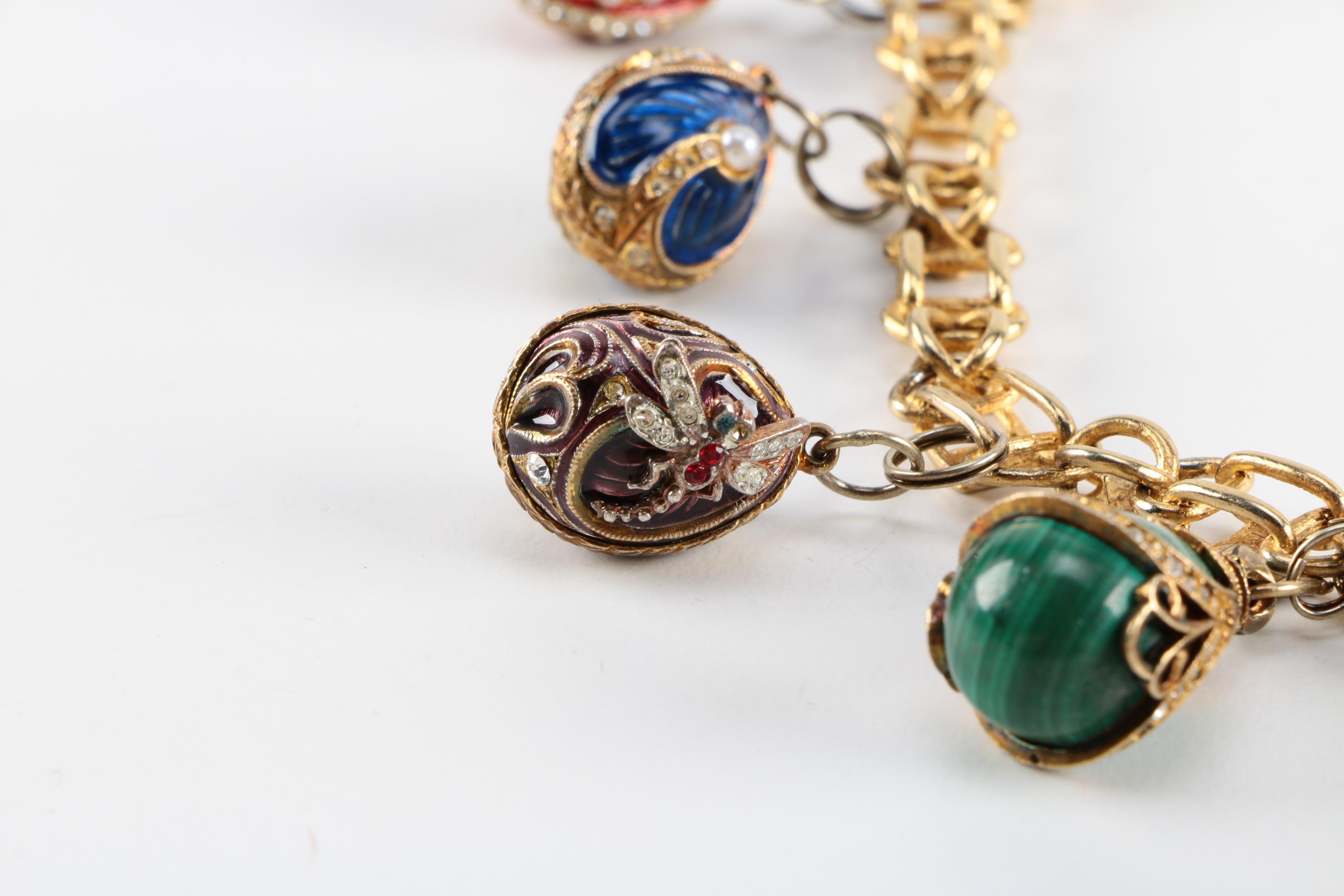 Gold Tone Necklace with Dangle Accents