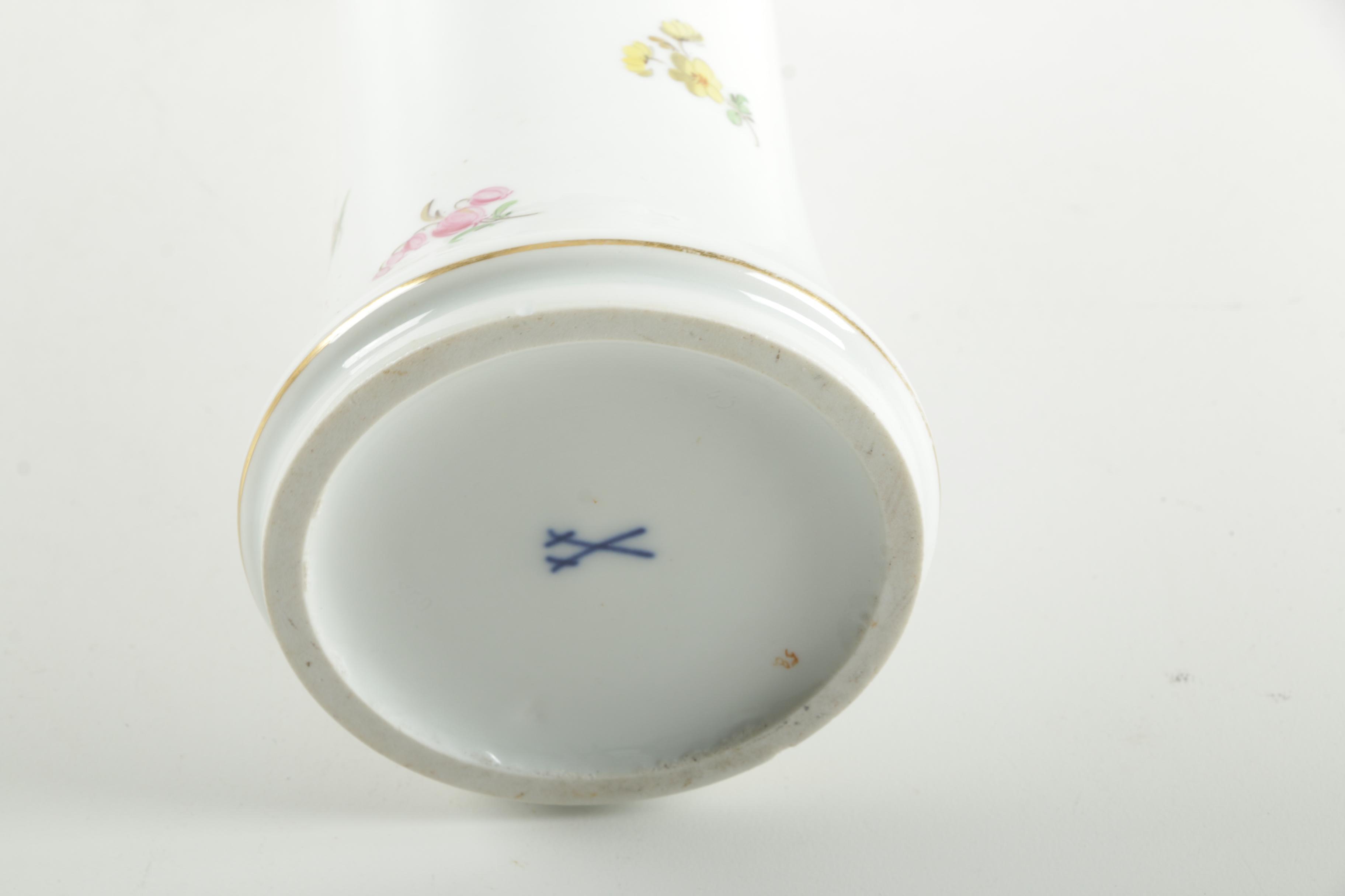 Meissen "Scattered Flowers" Vase