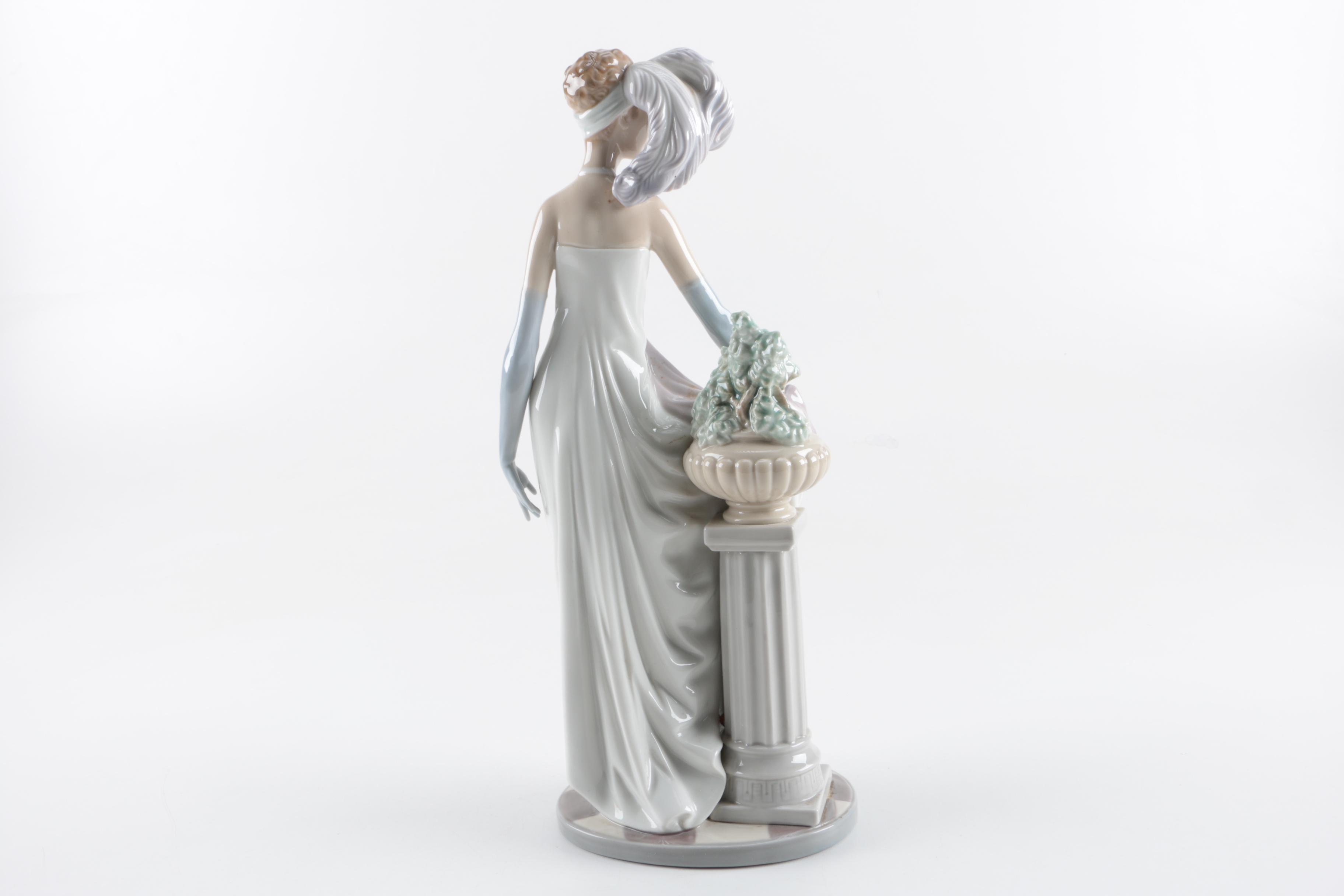 Lladro Figurine of Elegant Woman