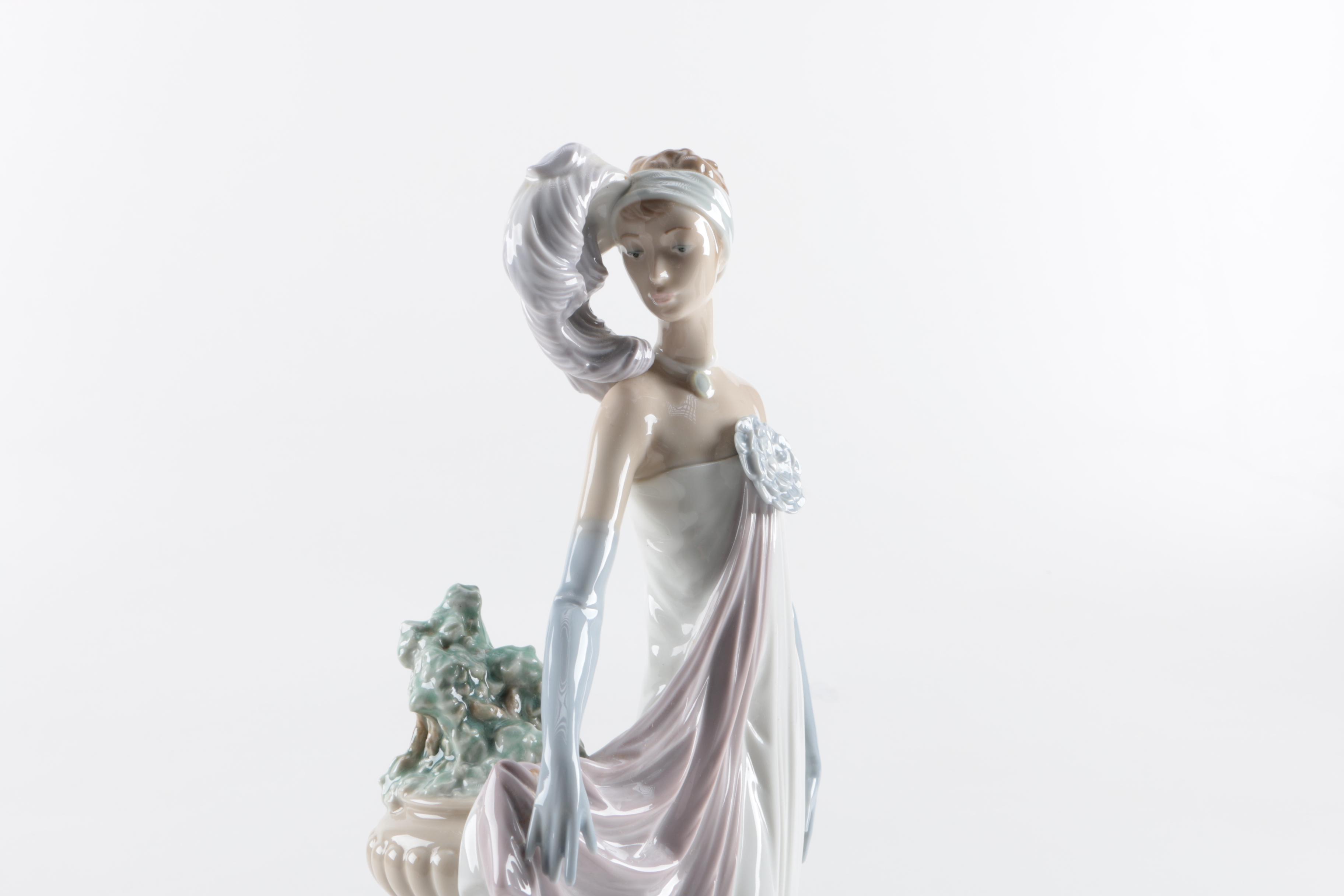 Lladro Figurine of Elegant Woman