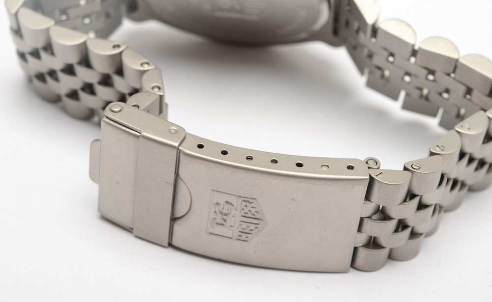 TAG Heuer Professional 200 Meters Quartz Swiss Made Watch