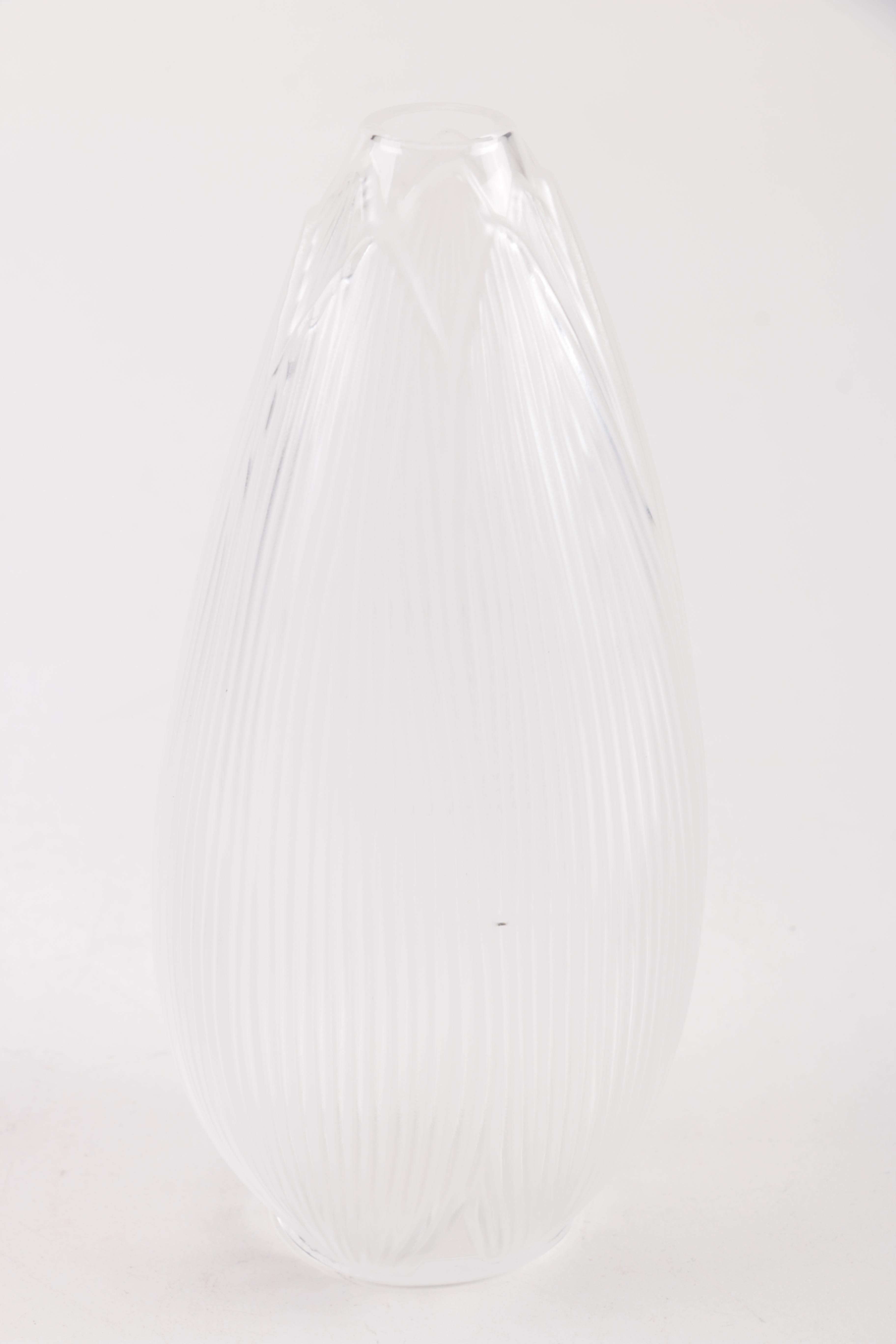Lalique Crystal "Coeur de Fleur" Butterfly Vase
