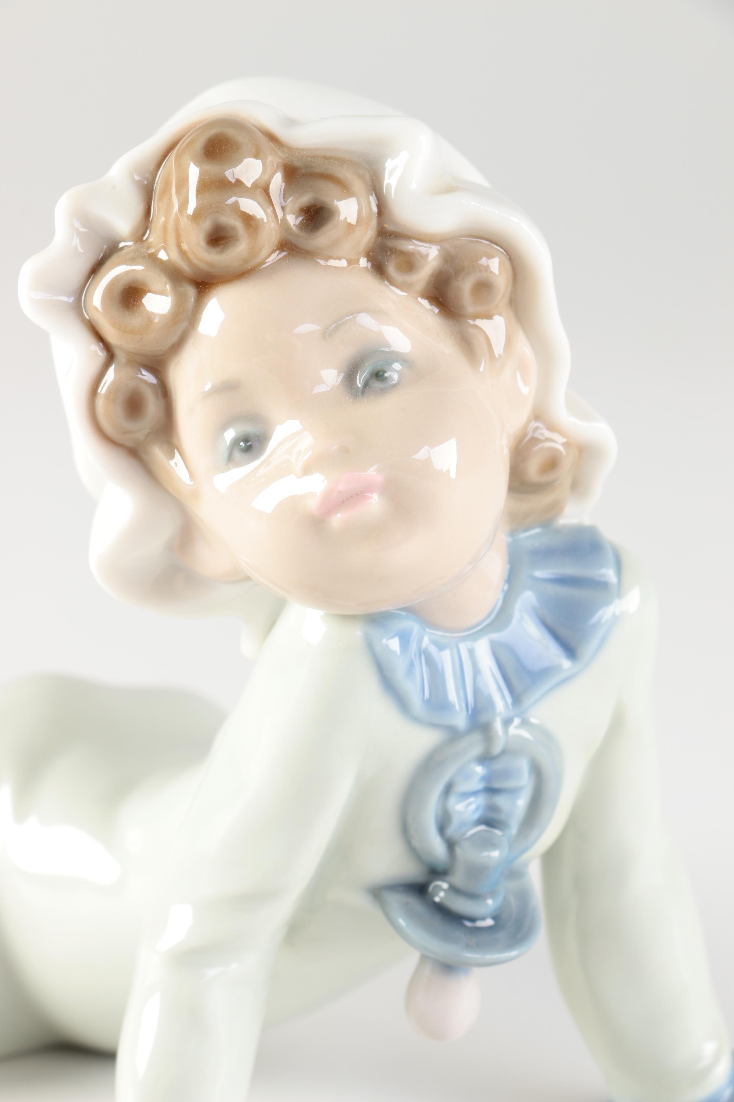 Lladró "Baby Sitting on the Floor" Figurine