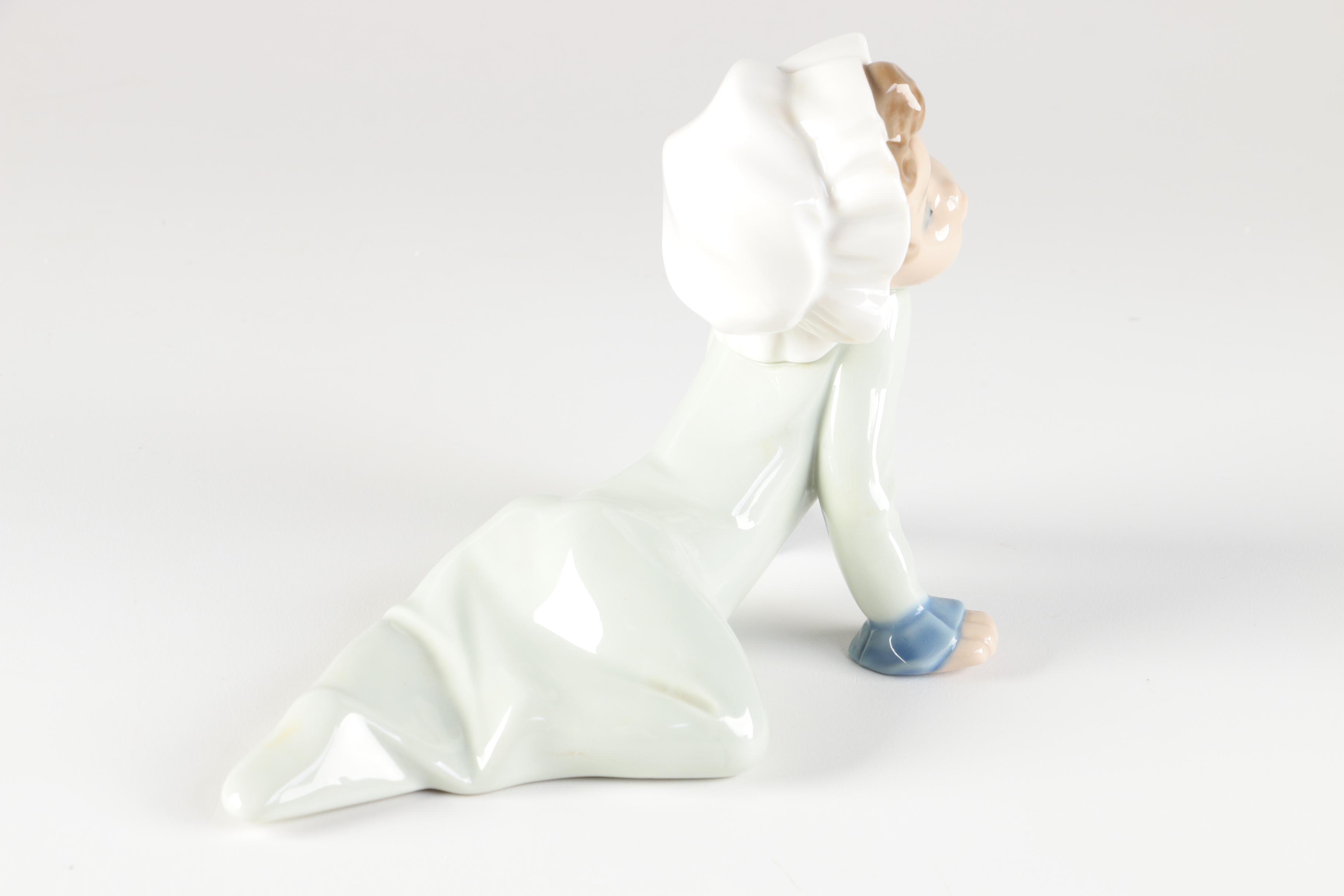 Lladró "Baby Sitting on the Floor" Figurine