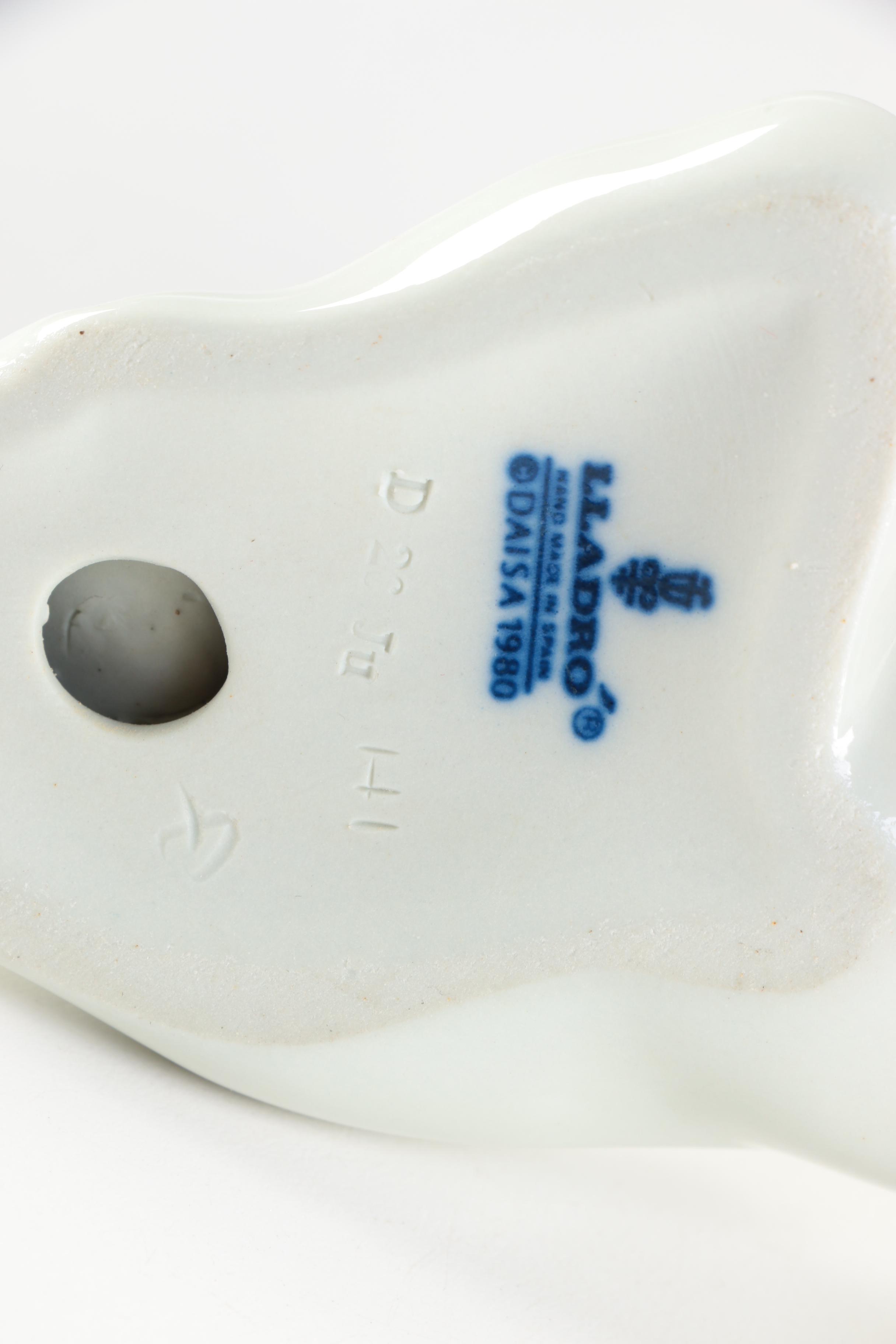 Lladró "Baby Sitting on the Floor" Figurine