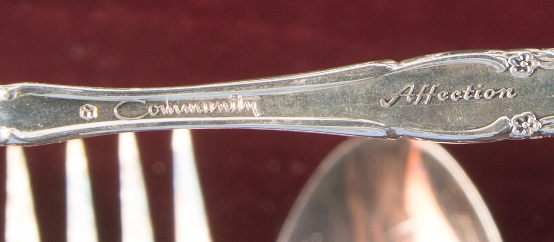 Community "Affection" Stainless Flatware With Chest