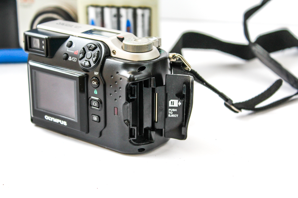 Olympus C-2020 Digital Camera