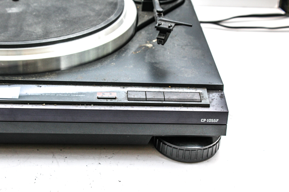 Onkyo Integra CP-1055F Turntable