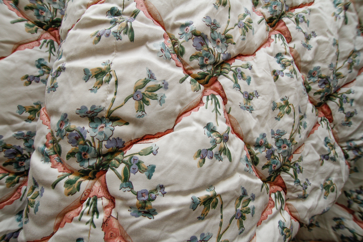 Accent Table with Ottoman and Comforter