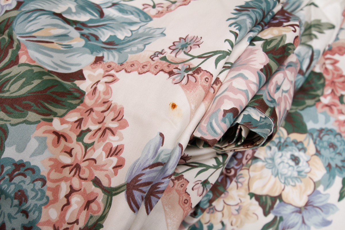 Accent Table with Ottoman and Comforter