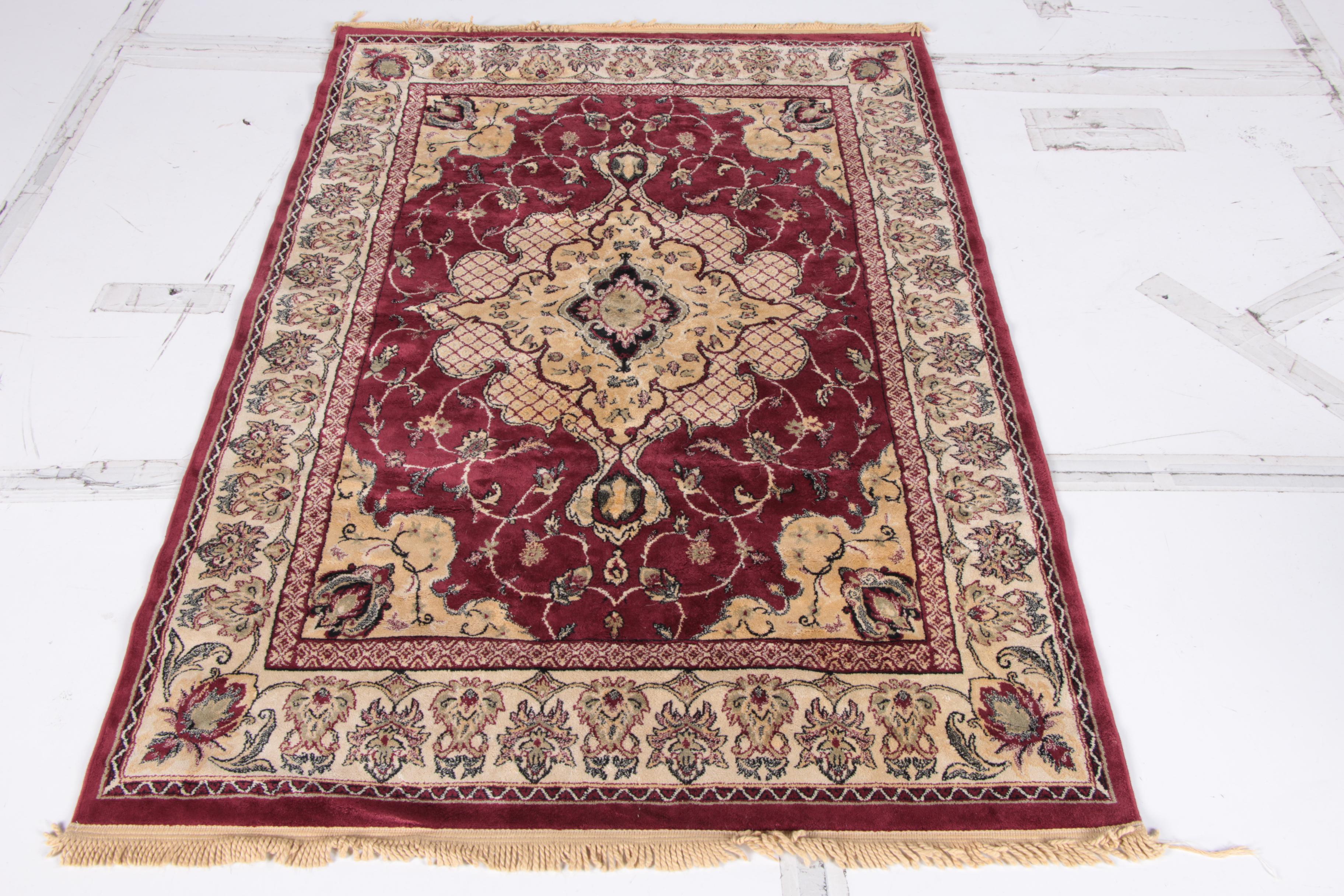 Machine Made Persian Style Area Rug