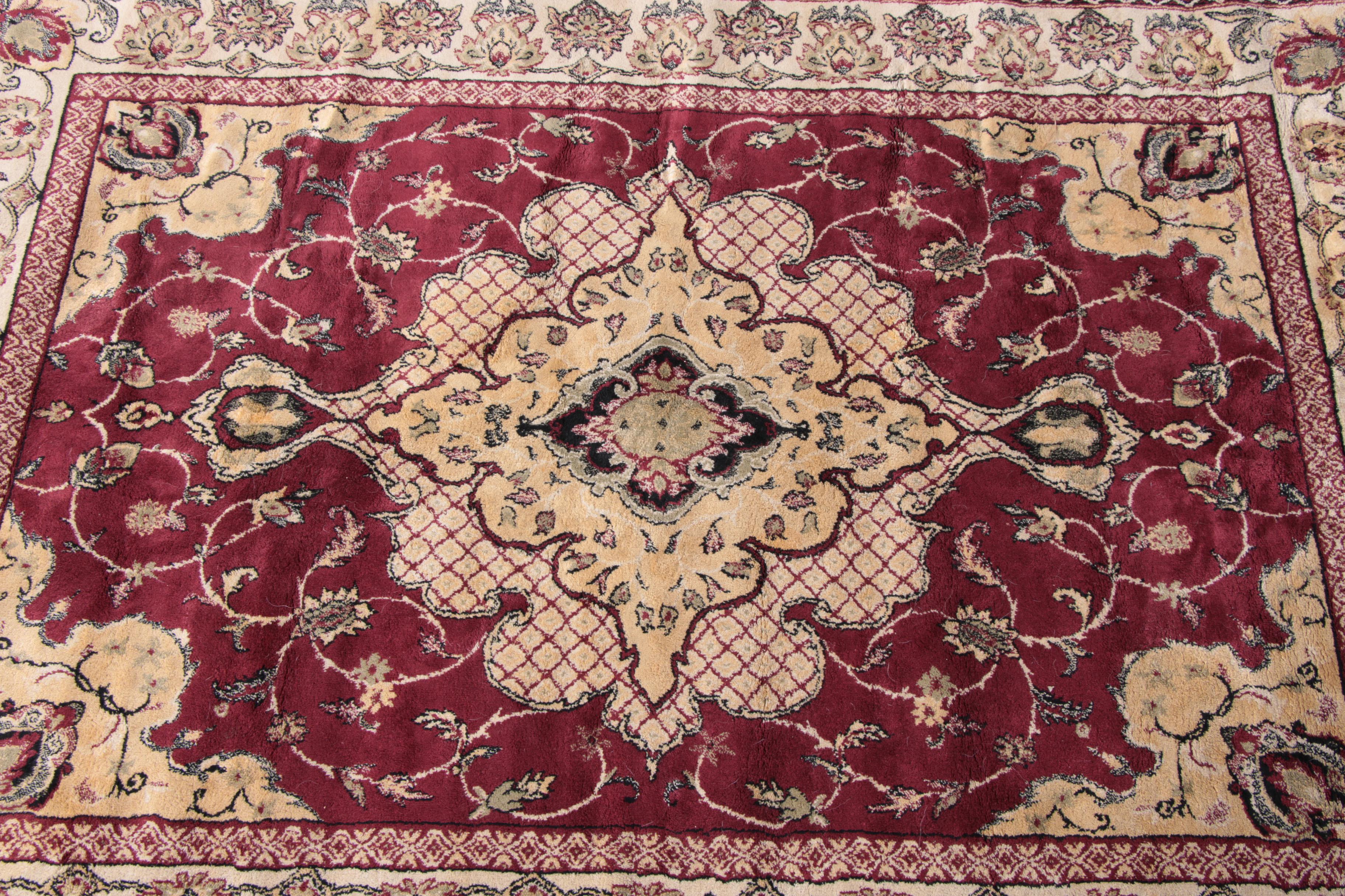 Machine Made Persian Style Area Rug