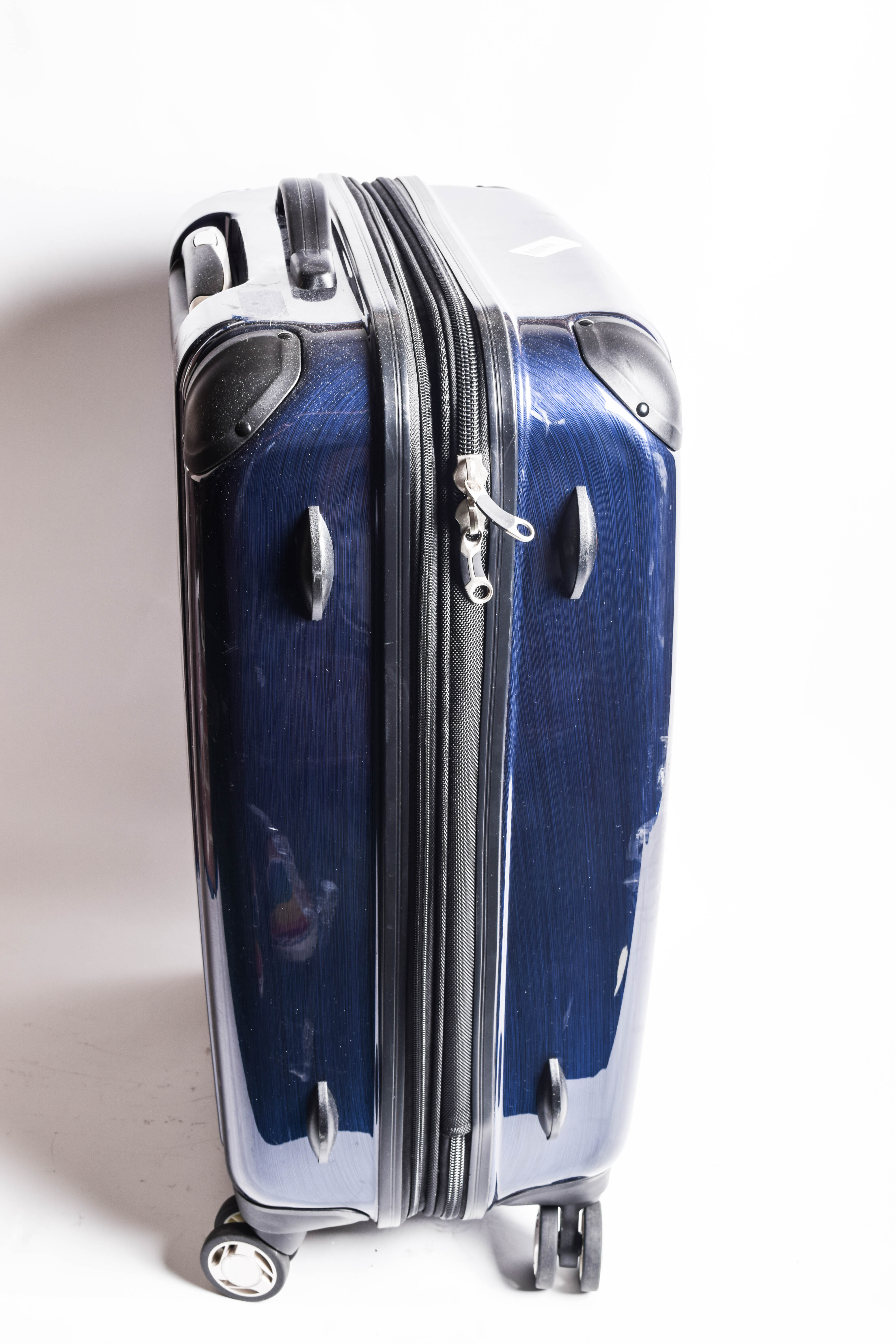 Ricardo Elite Spinner Suitcase