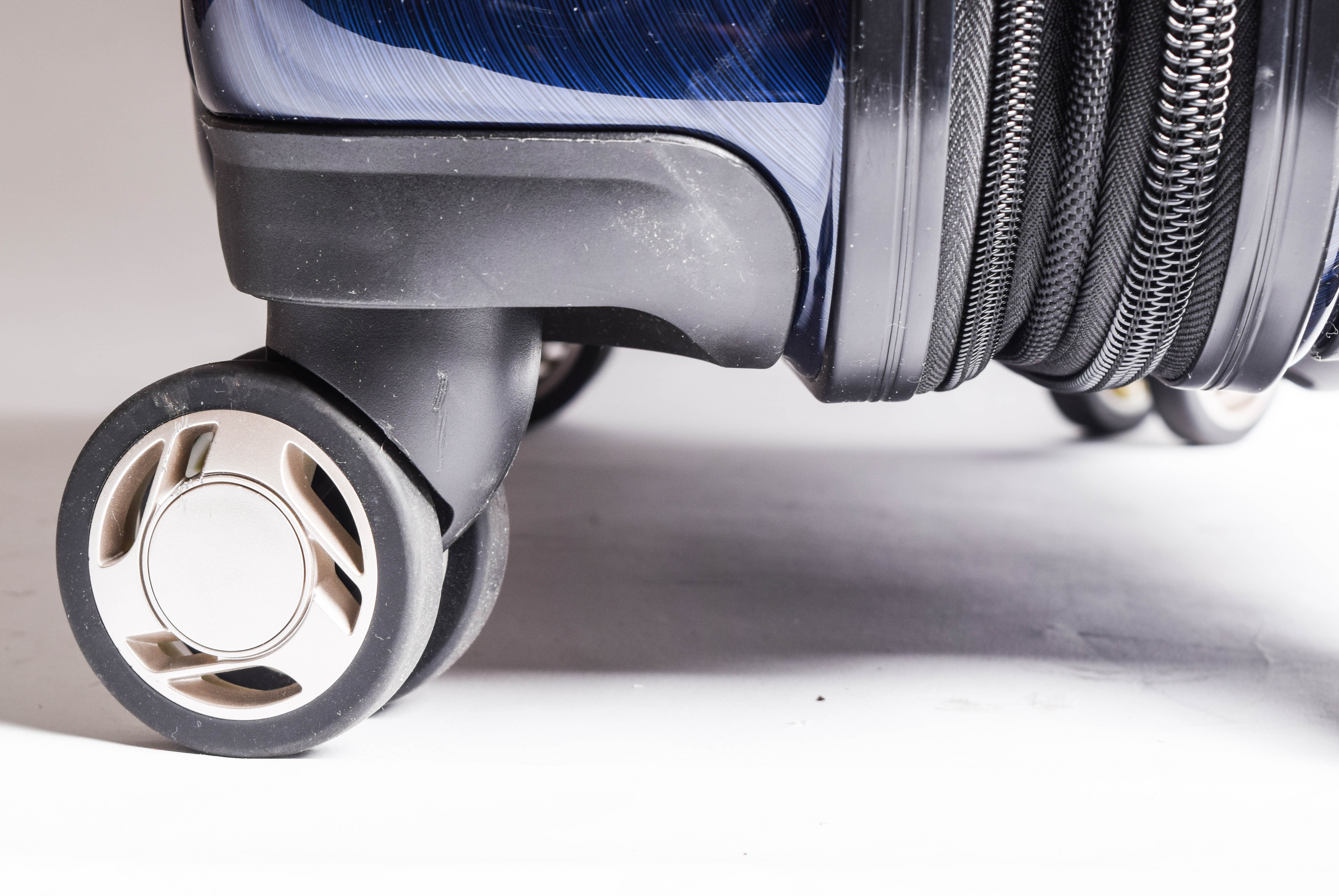 Ricardo Elite Spinner Suitcase