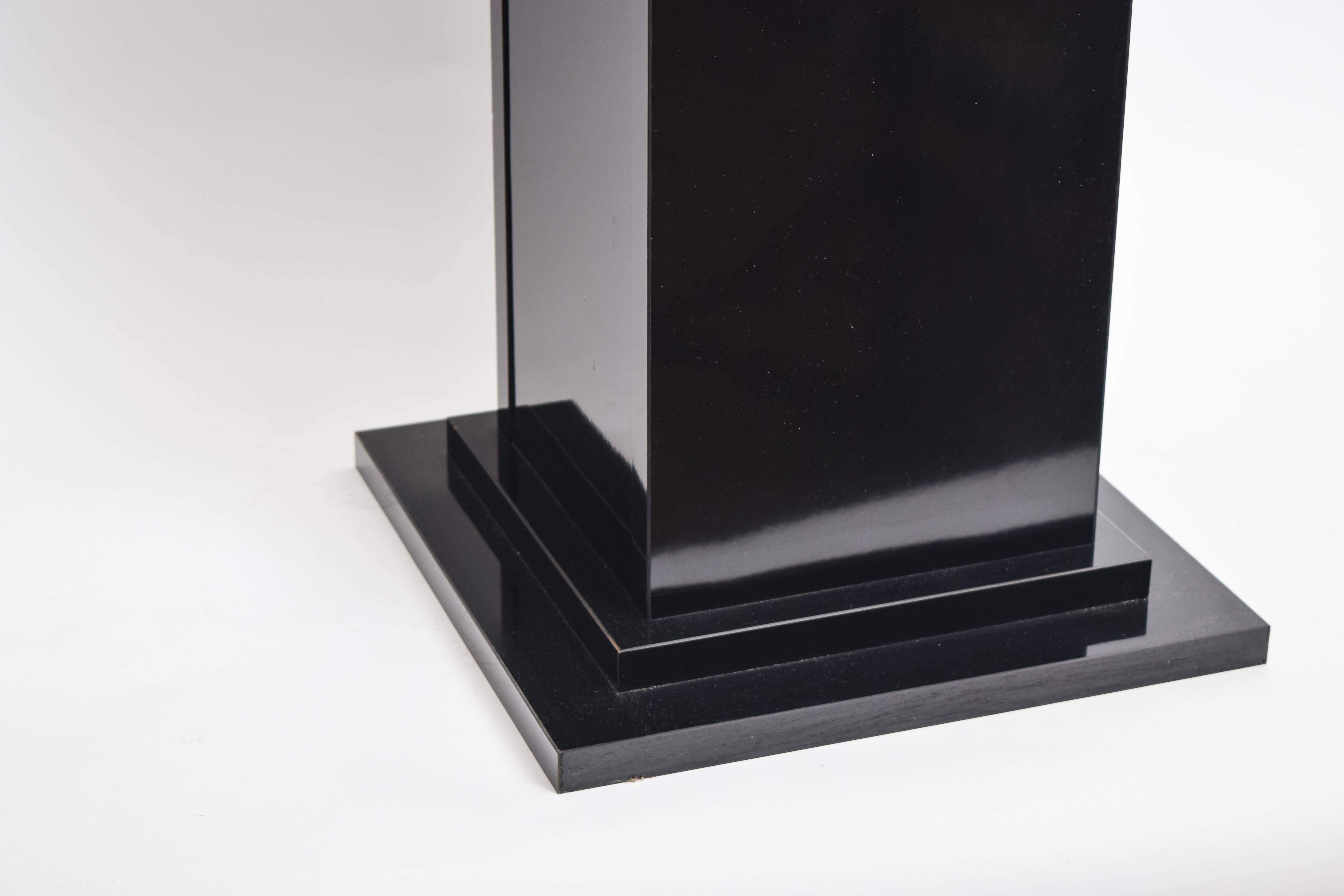 Black Pedestal