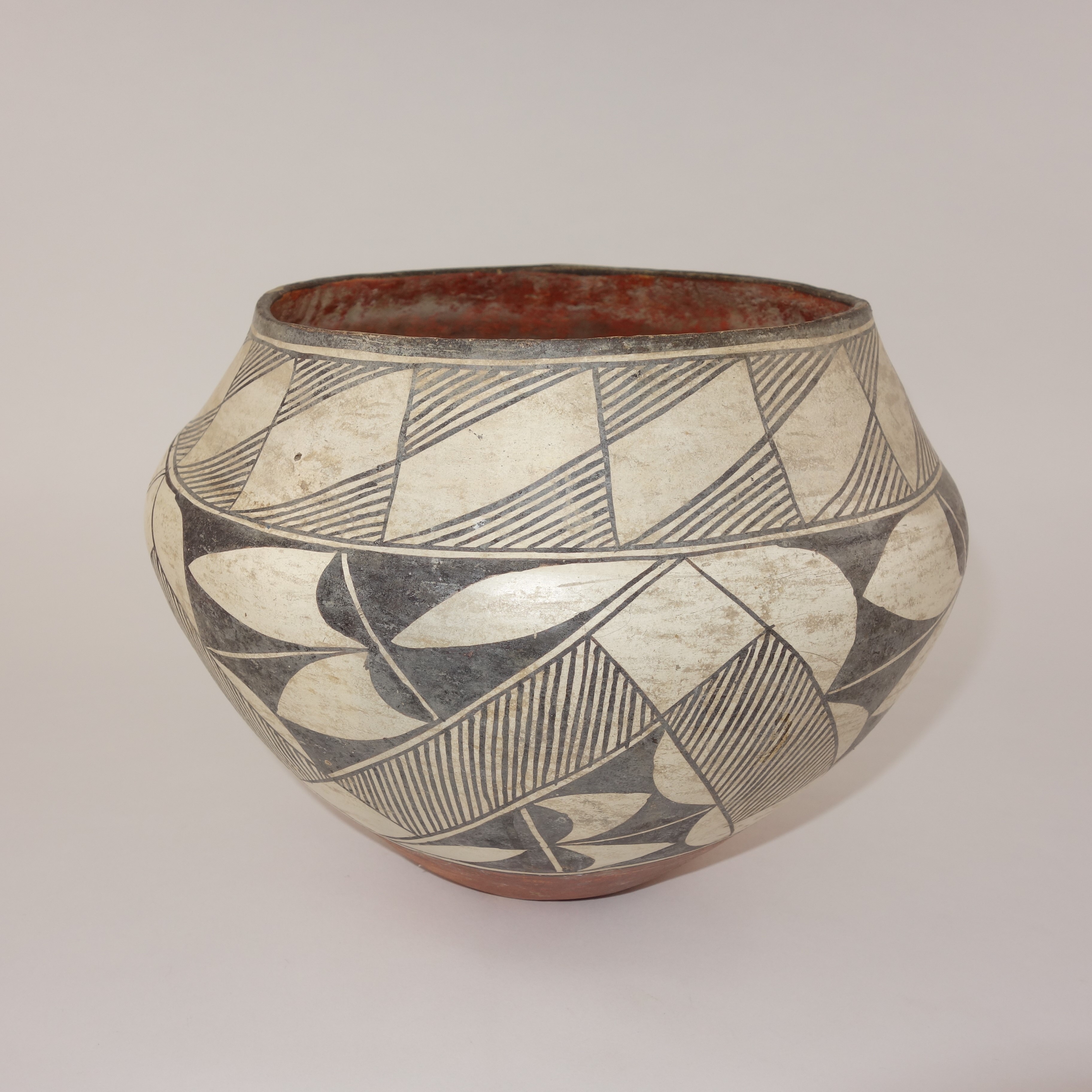 Early Acoma Pueblo Pottery Jar