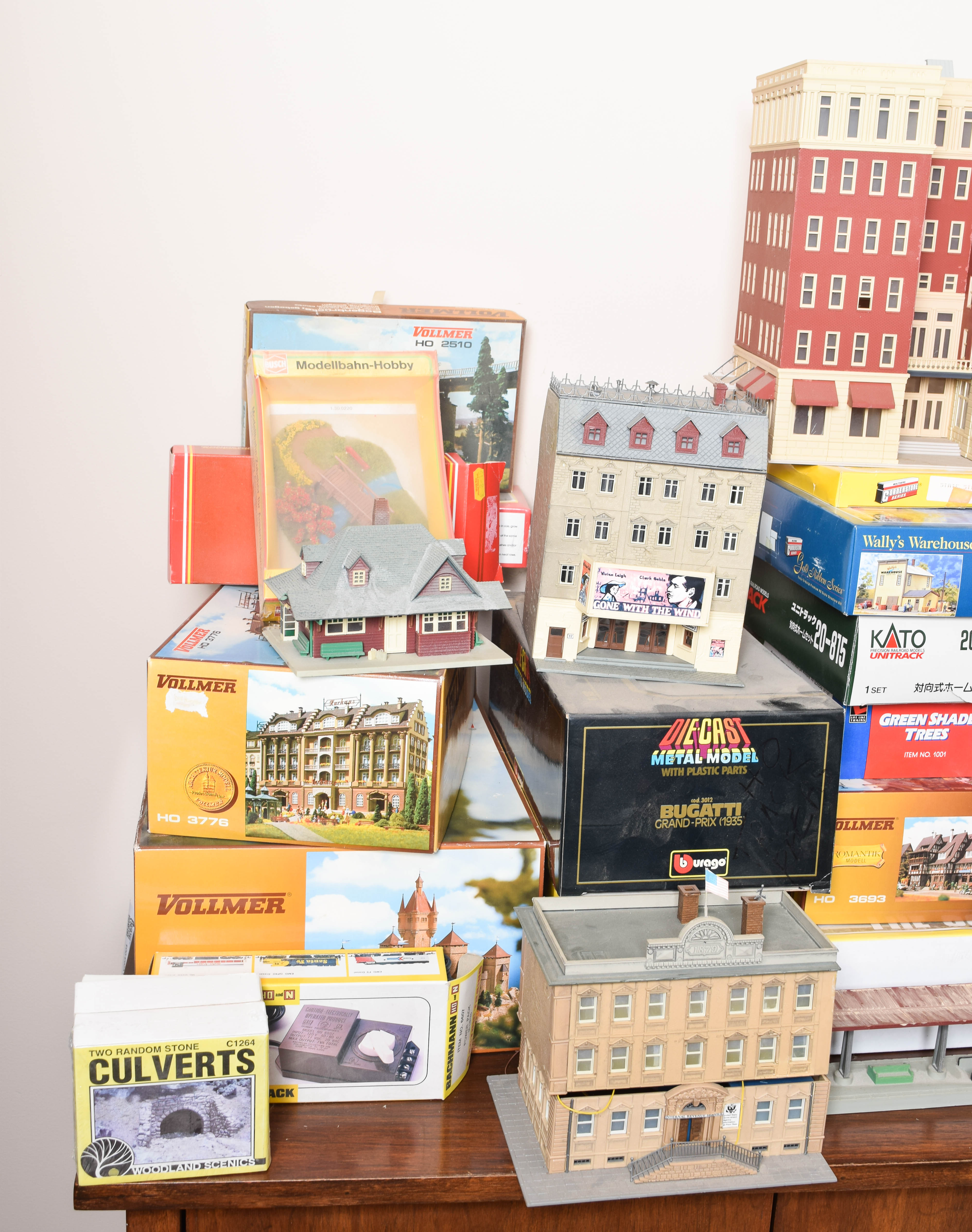 Collection of American and European HO/OO Scale Train Buildings and  Scenery