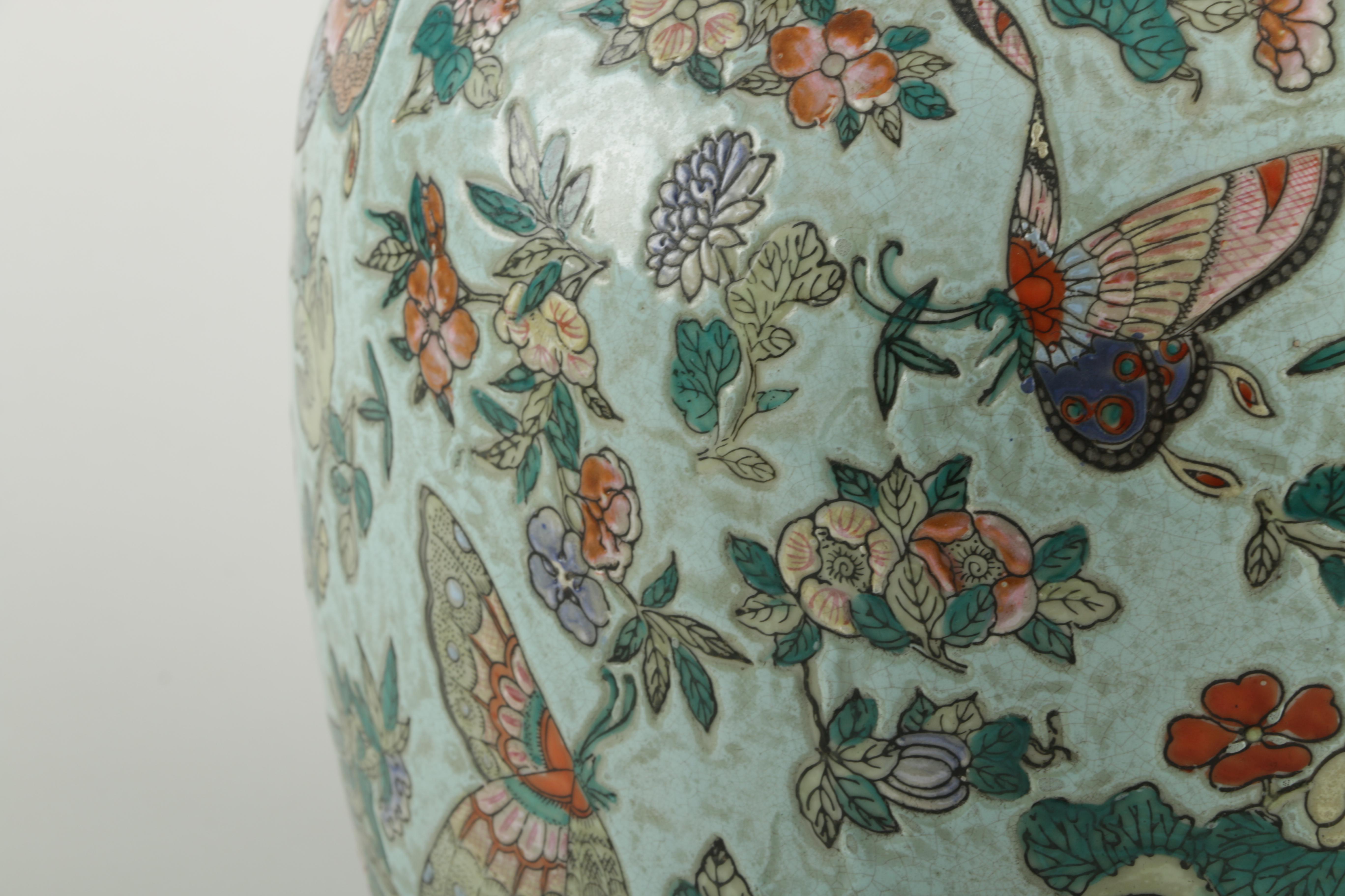 Chinese Hand-Painted Ceramic Ginger Jar with Lid