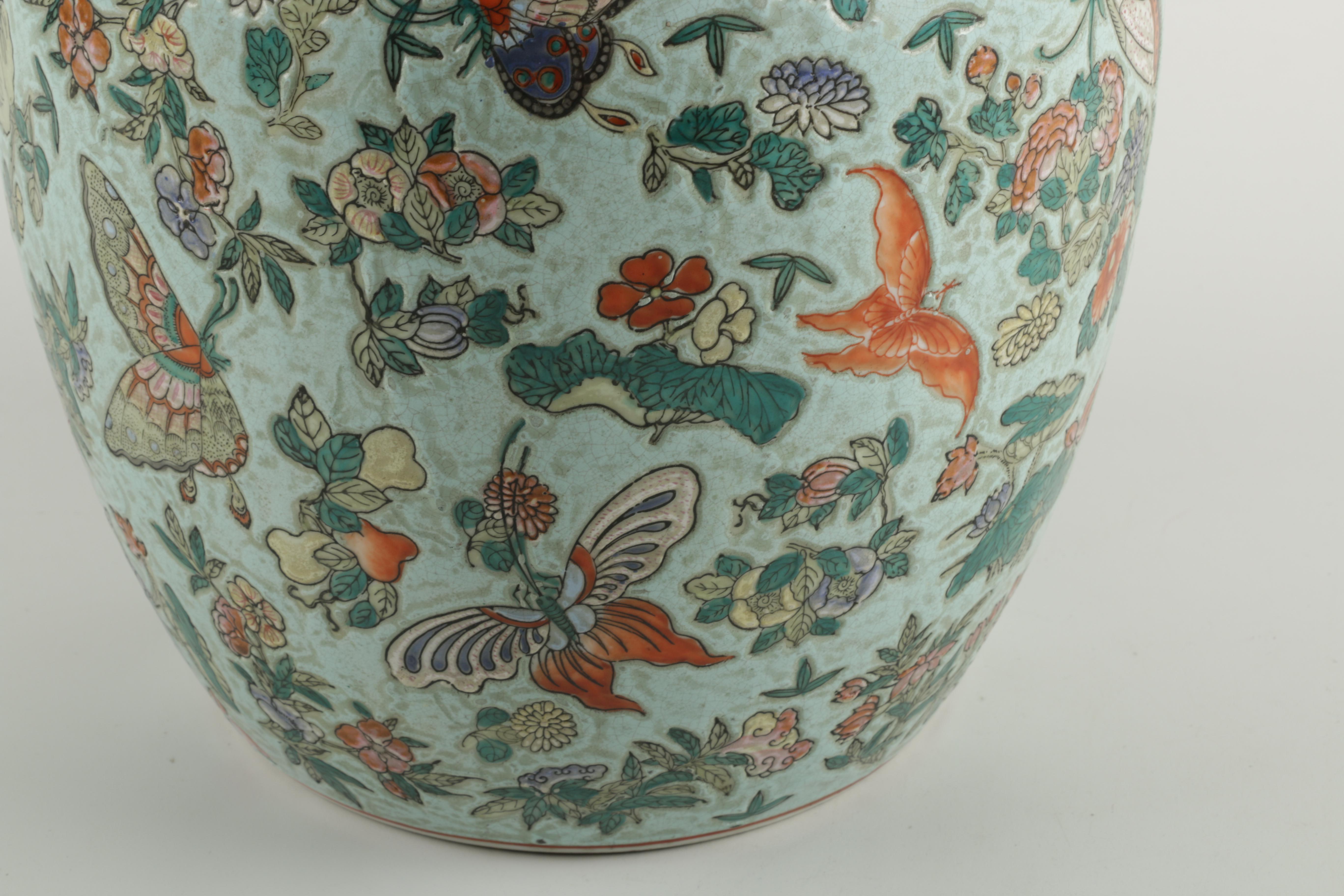 Chinese Hand-Painted Ceramic Ginger Jar with Lid
