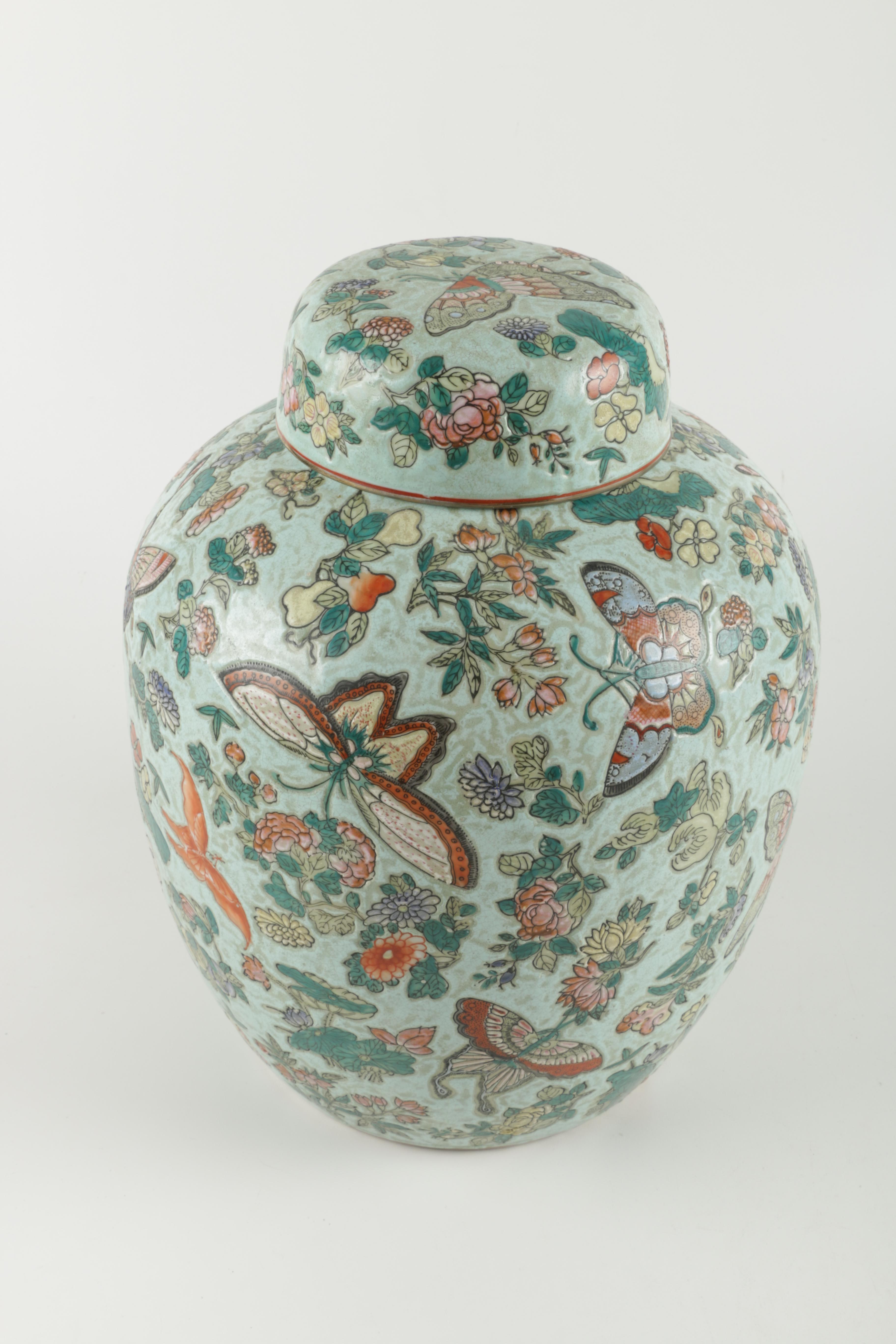 Chinese Hand-Painted Ceramic Ginger Jar with Lid