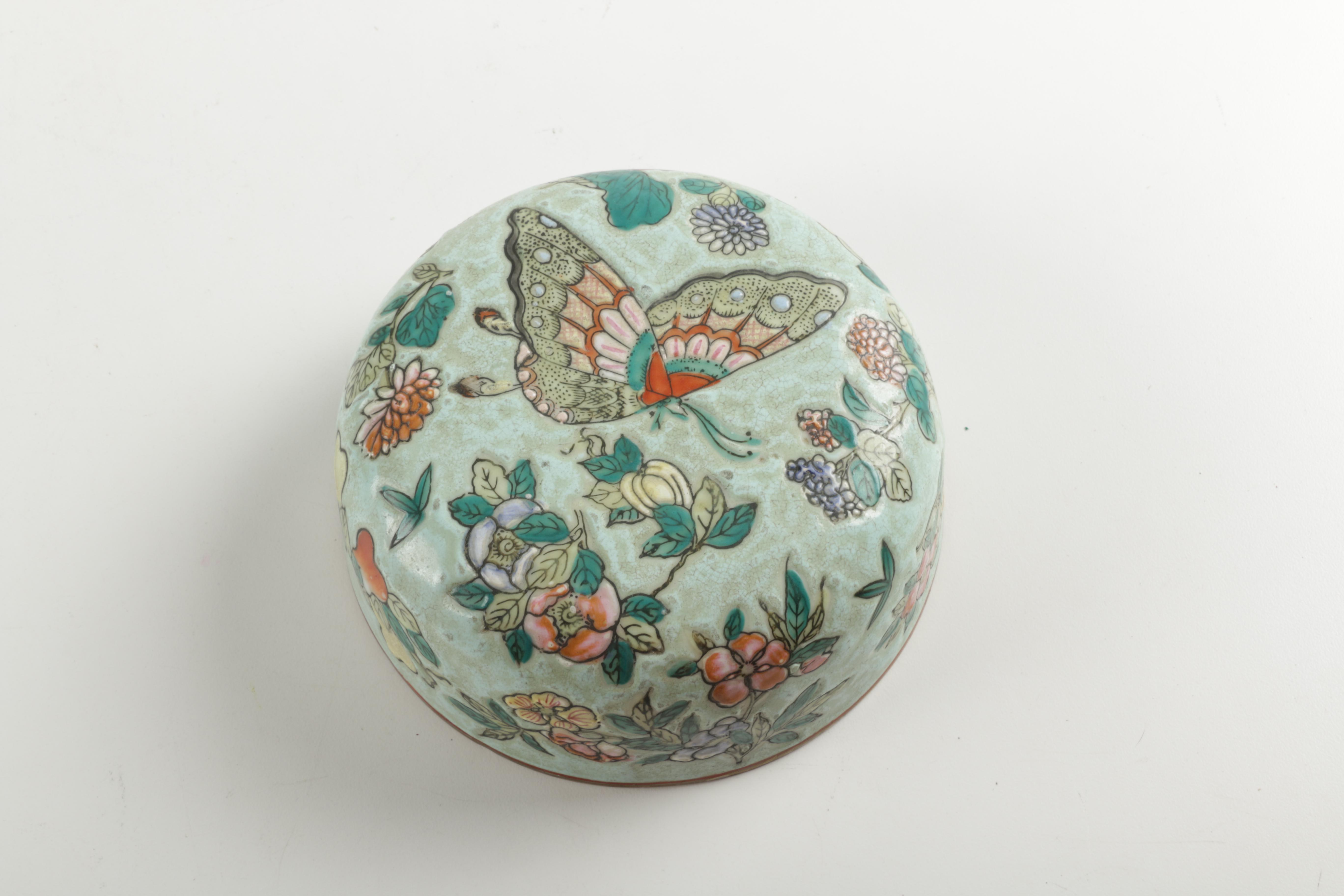 Chinese Hand-Painted Ceramic Ginger Jar with Lid