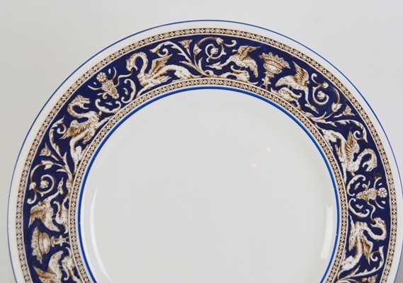 Wedgwood Bone China "Florentine Dark Blue Rim" Six Piece Setting For Seventeen