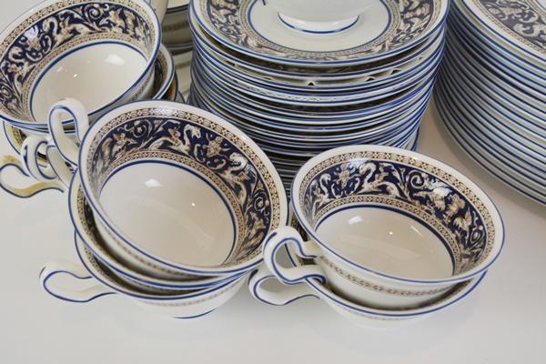 Wedgwood Bone China "Florentine Dark Blue Rim" Six Piece Setting For Seventeen