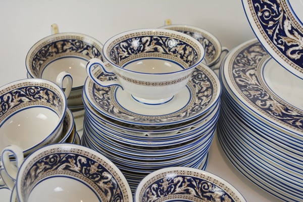 Wedgwood Bone China "Florentine Dark Blue Rim" Six Piece Setting For Seventeen