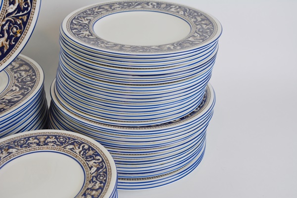 Wedgwood Bone China "Florentine Dark Blue Rim" Six Piece Setting For Seventeen