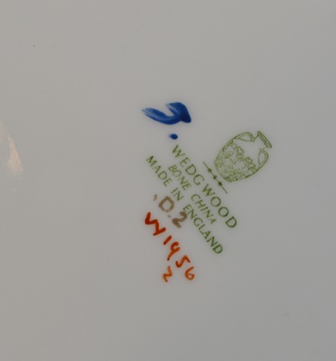 Wedgwood Bone China "Florentine Dark Blue Rim" Six Piece Setting For Seventeen