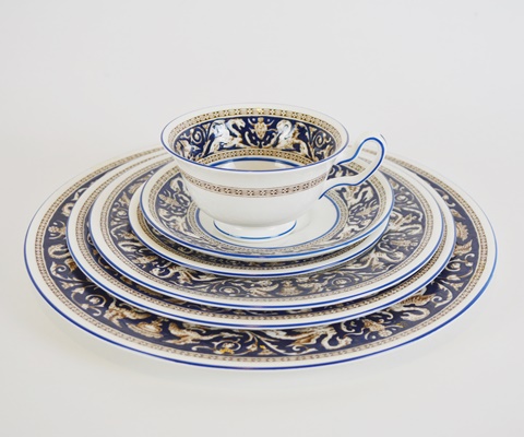 Wedgwood Bone China "Florentine Dark Blue Rim" Six Piece Setting For Seventeen