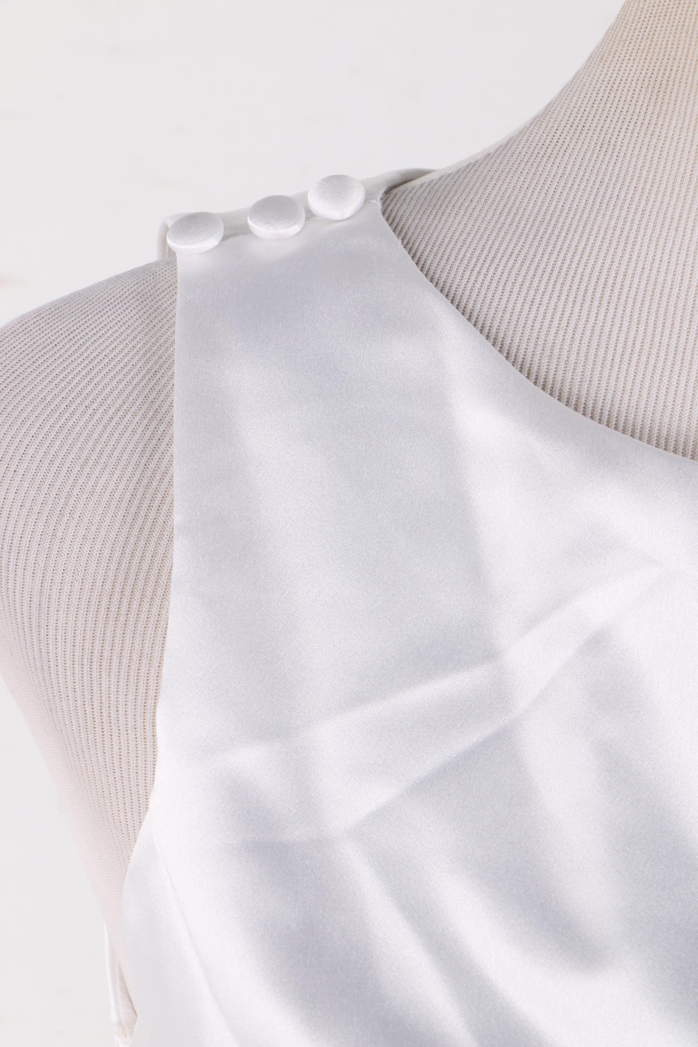 Vera Wang Tulle Wedding Dress with Veil and Gloves