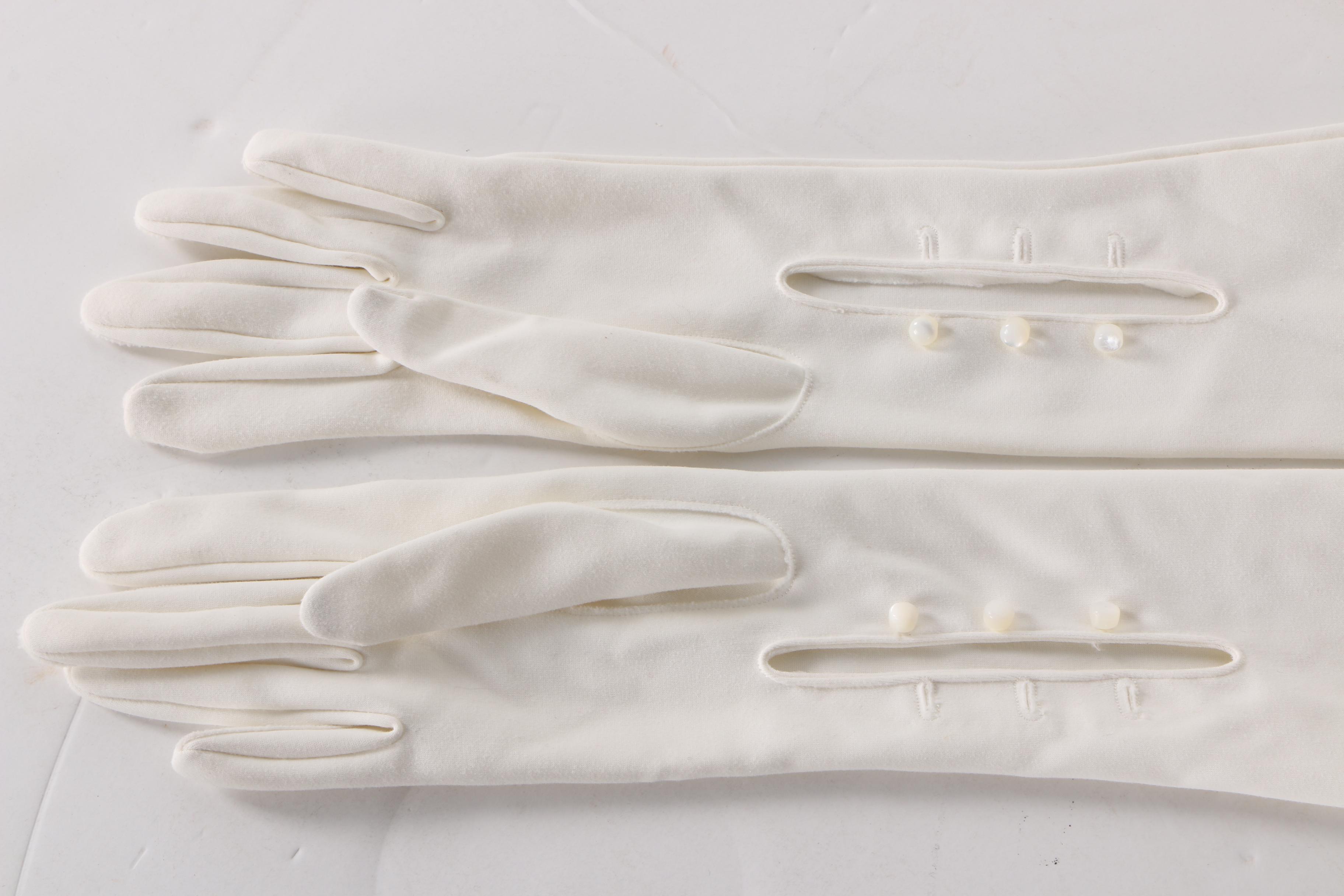 Vera Wang Tulle Wedding Dress with Veil and Gloves