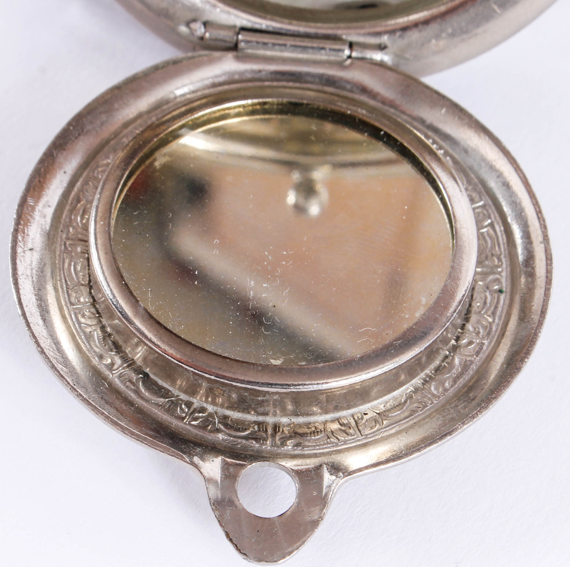 Vintage Silver Tone Metal Mesh Purse