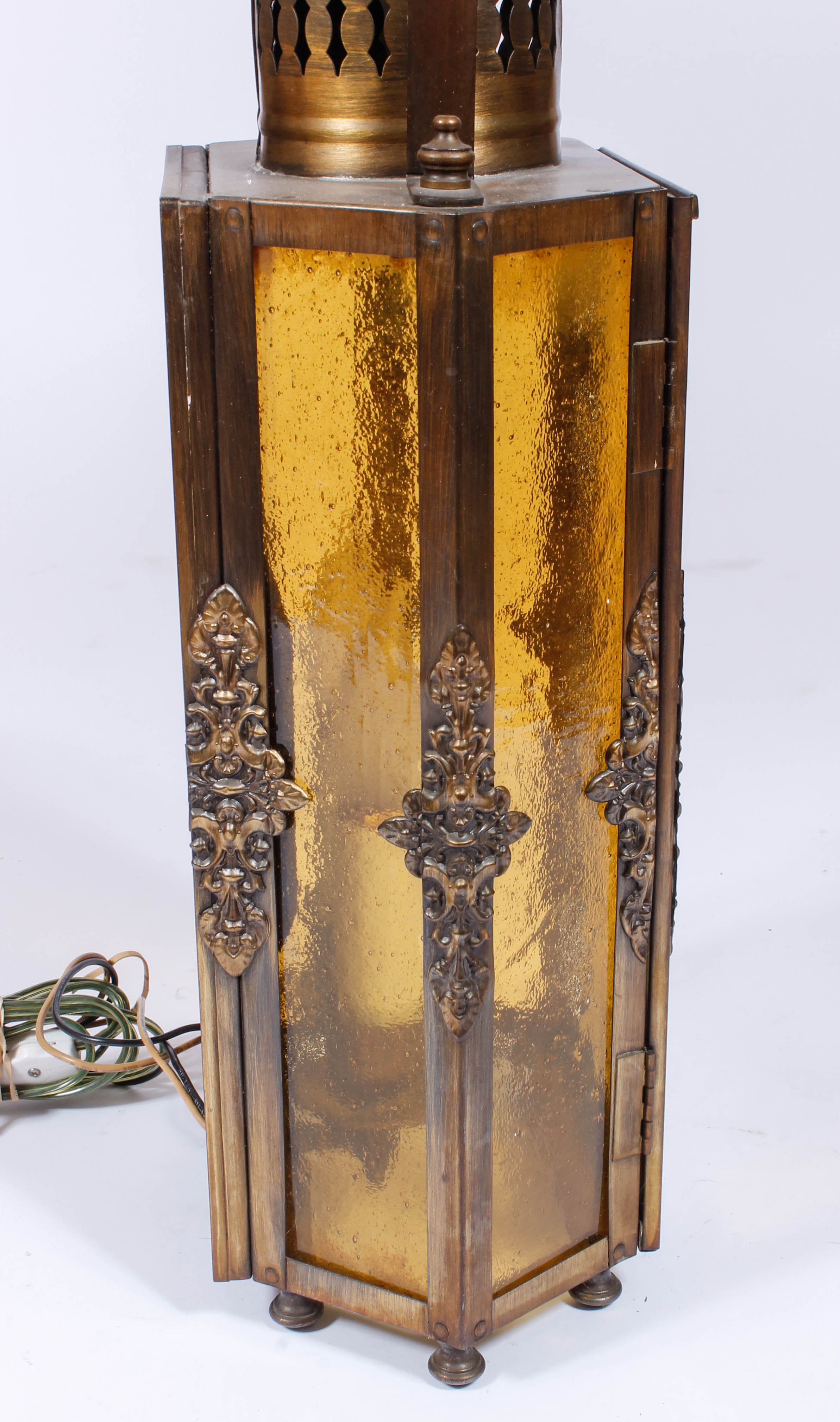 Vintage Brass Tone Lantern Wall Light