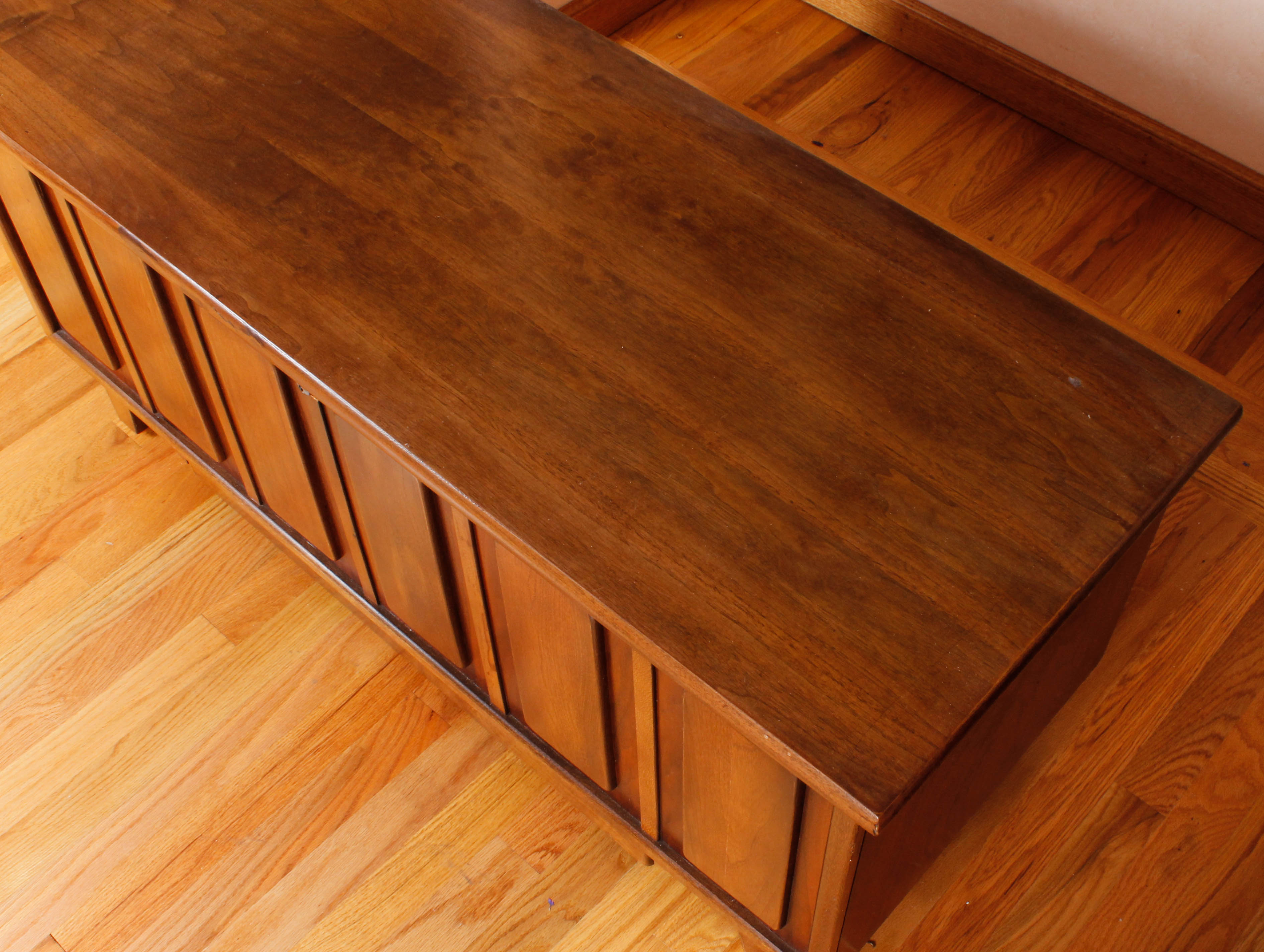 Vintage Lane Cedar Chest