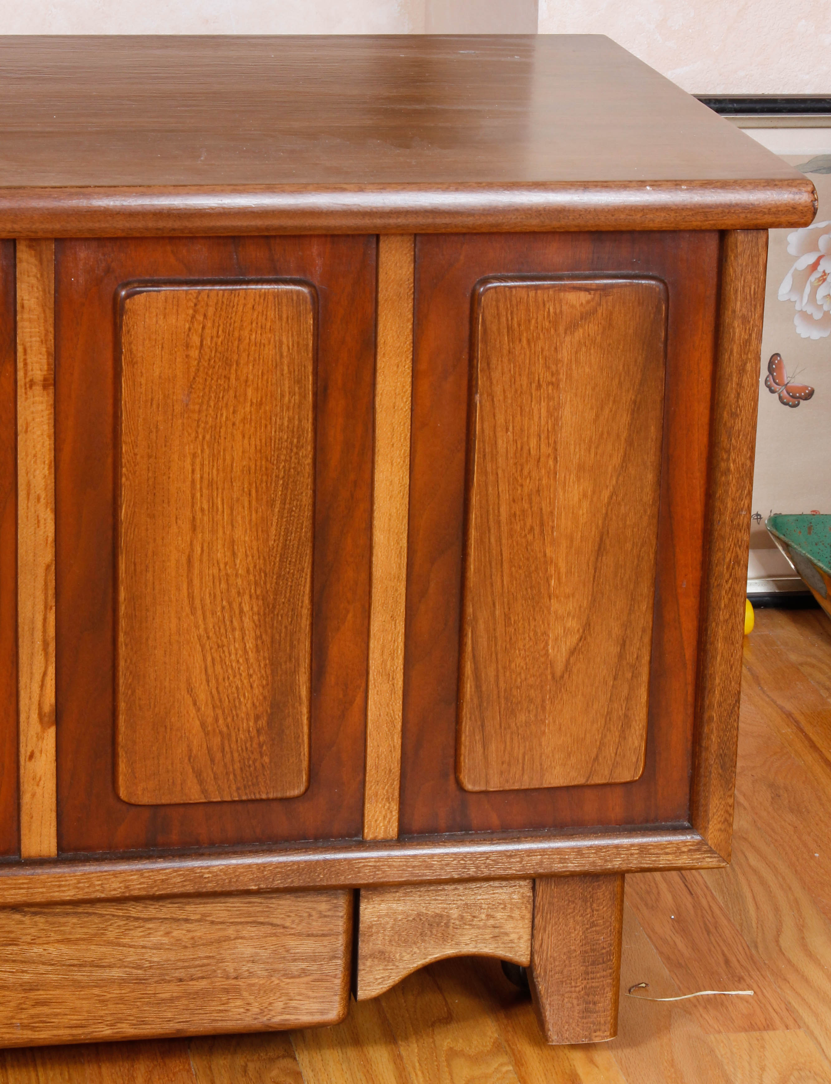 Vintage Lane Cedar Chest