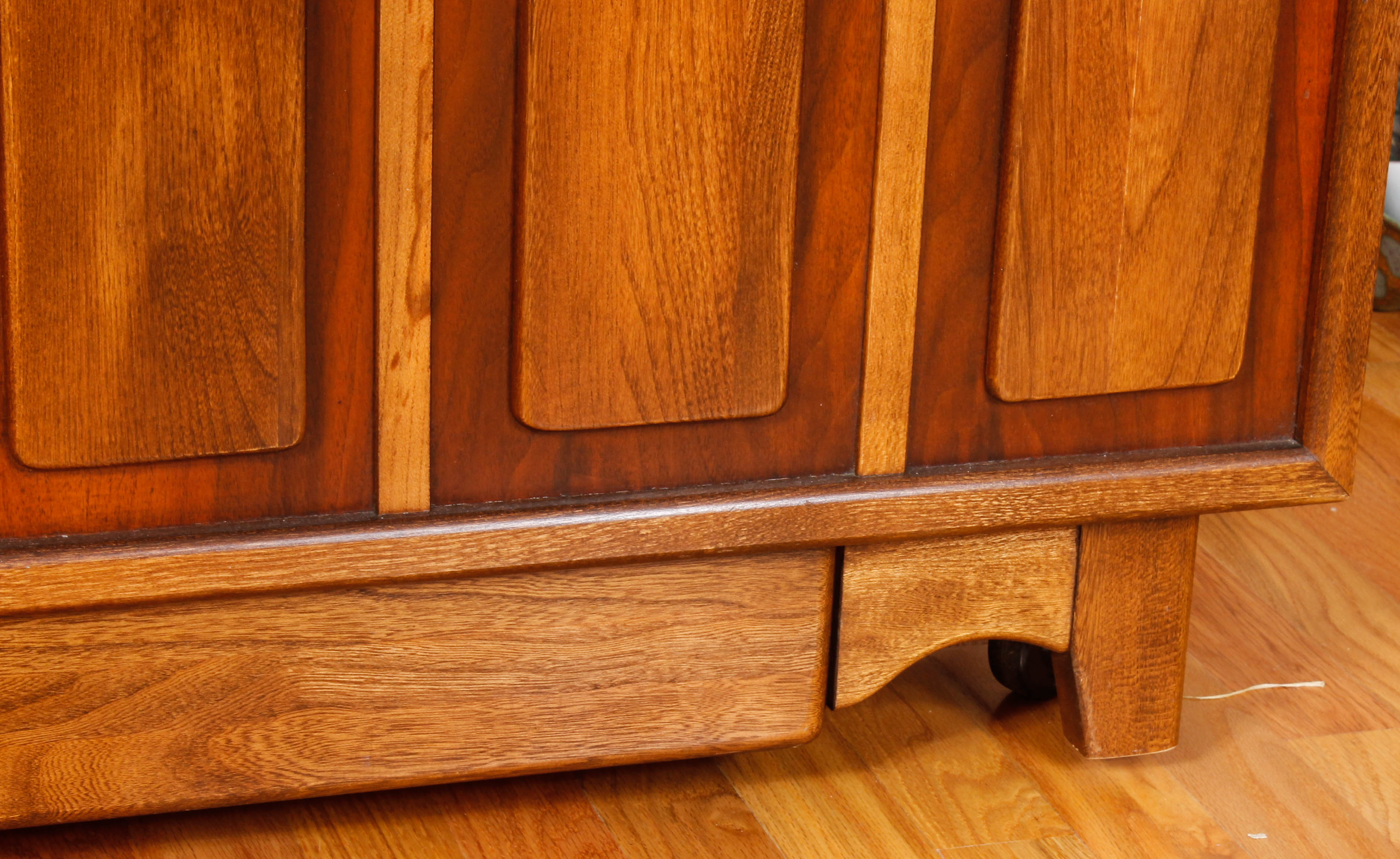 Vintage Lane Cedar Chest