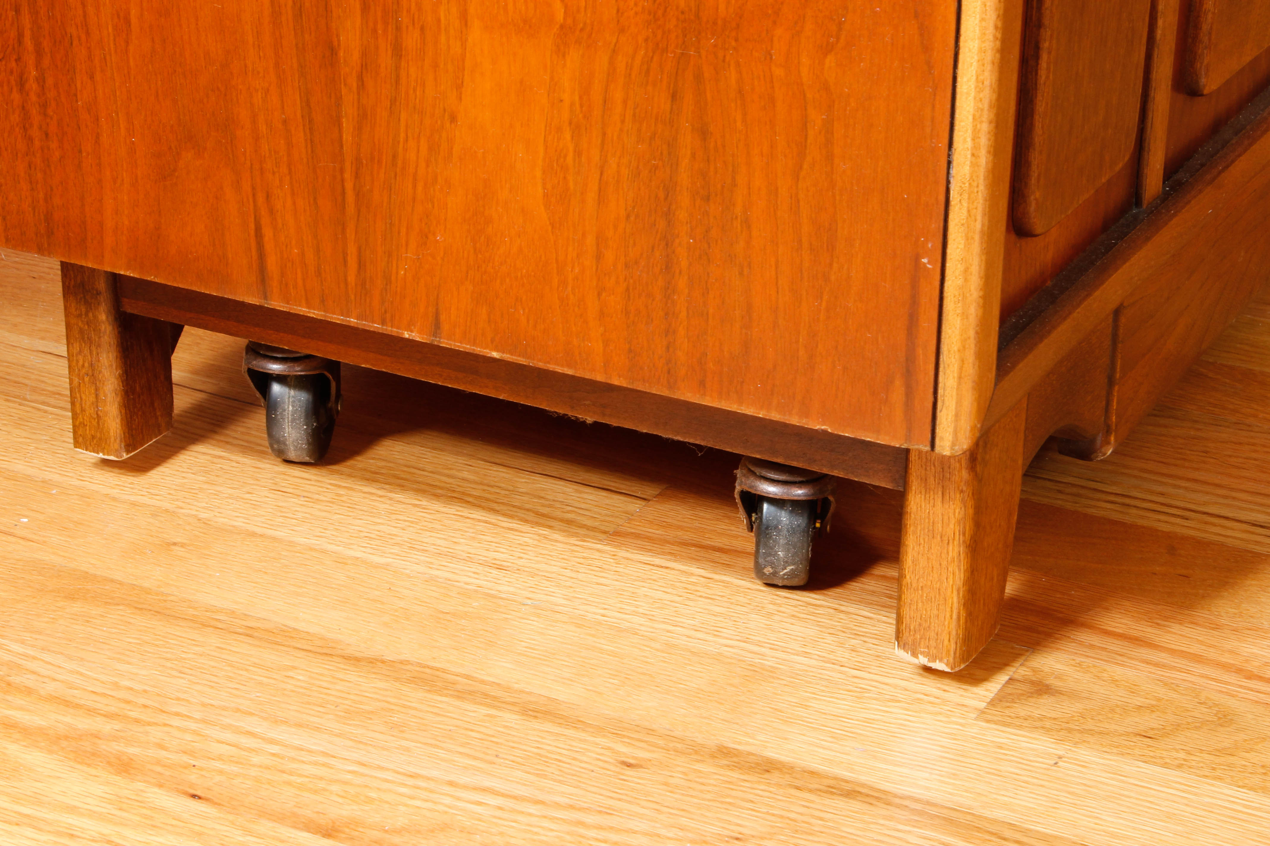 Vintage Lane Cedar Chest