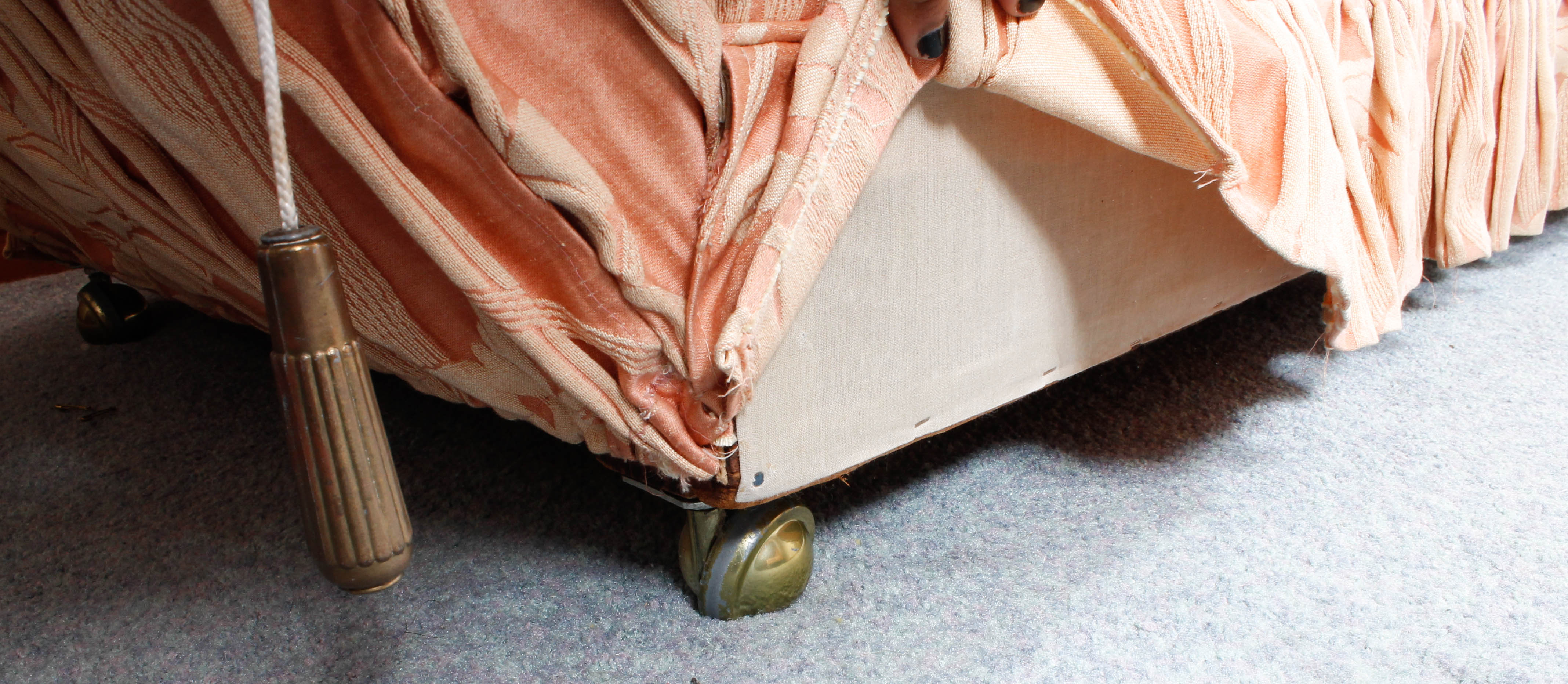 Upholstered Pink Chaise Lounge with Storage Compartment