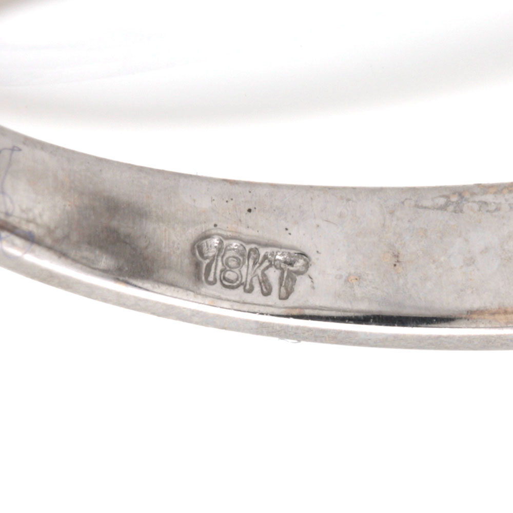 18K White Gold Diamond Pear Ring