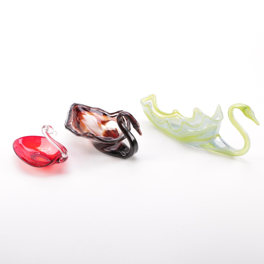 Swan-Shaped Art Glass Bowls