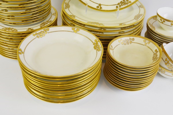 Hutschenreuther Selb Porcelain Dinnerware, Set of Twelve