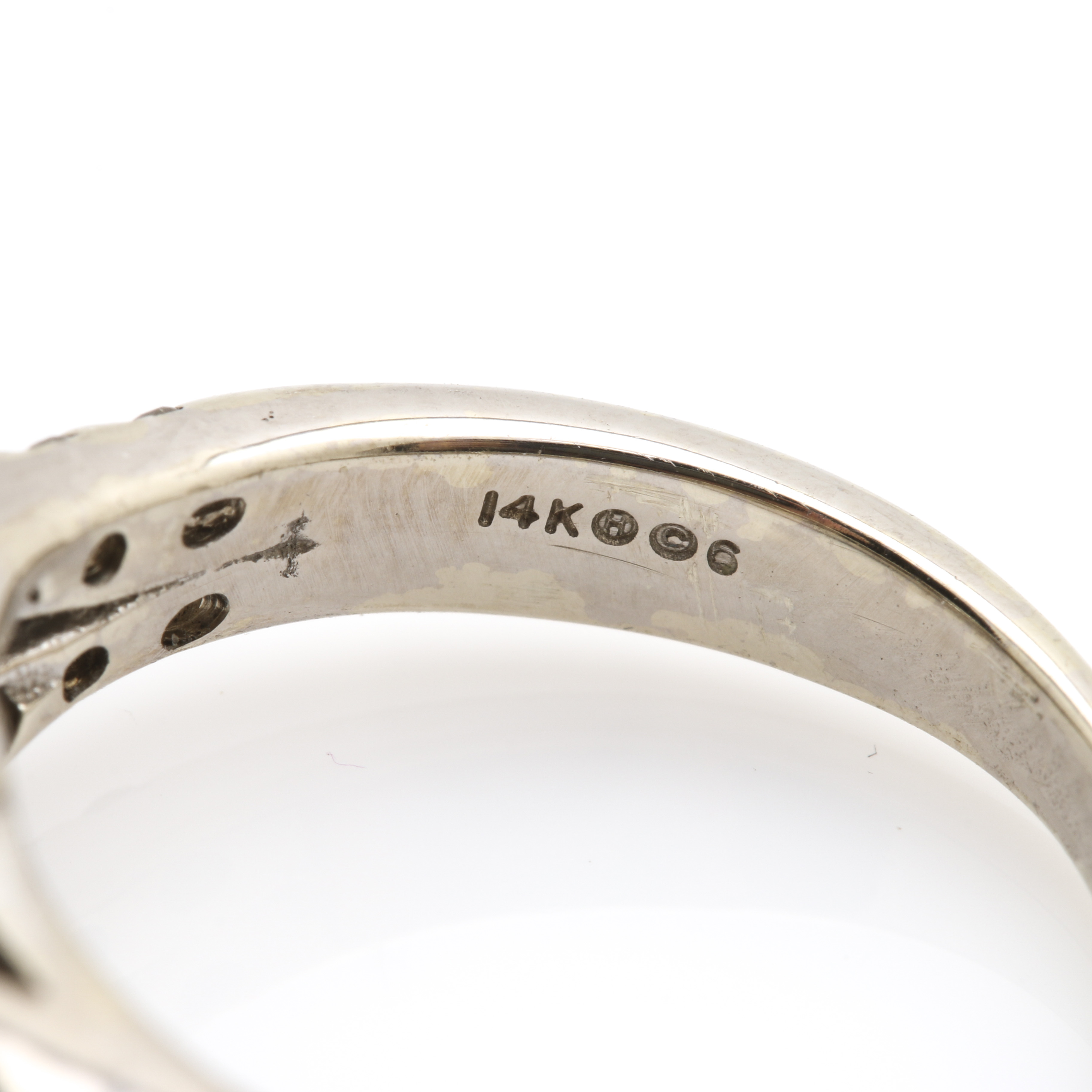 14K White Gold 1.05 CTW Diamond Ring