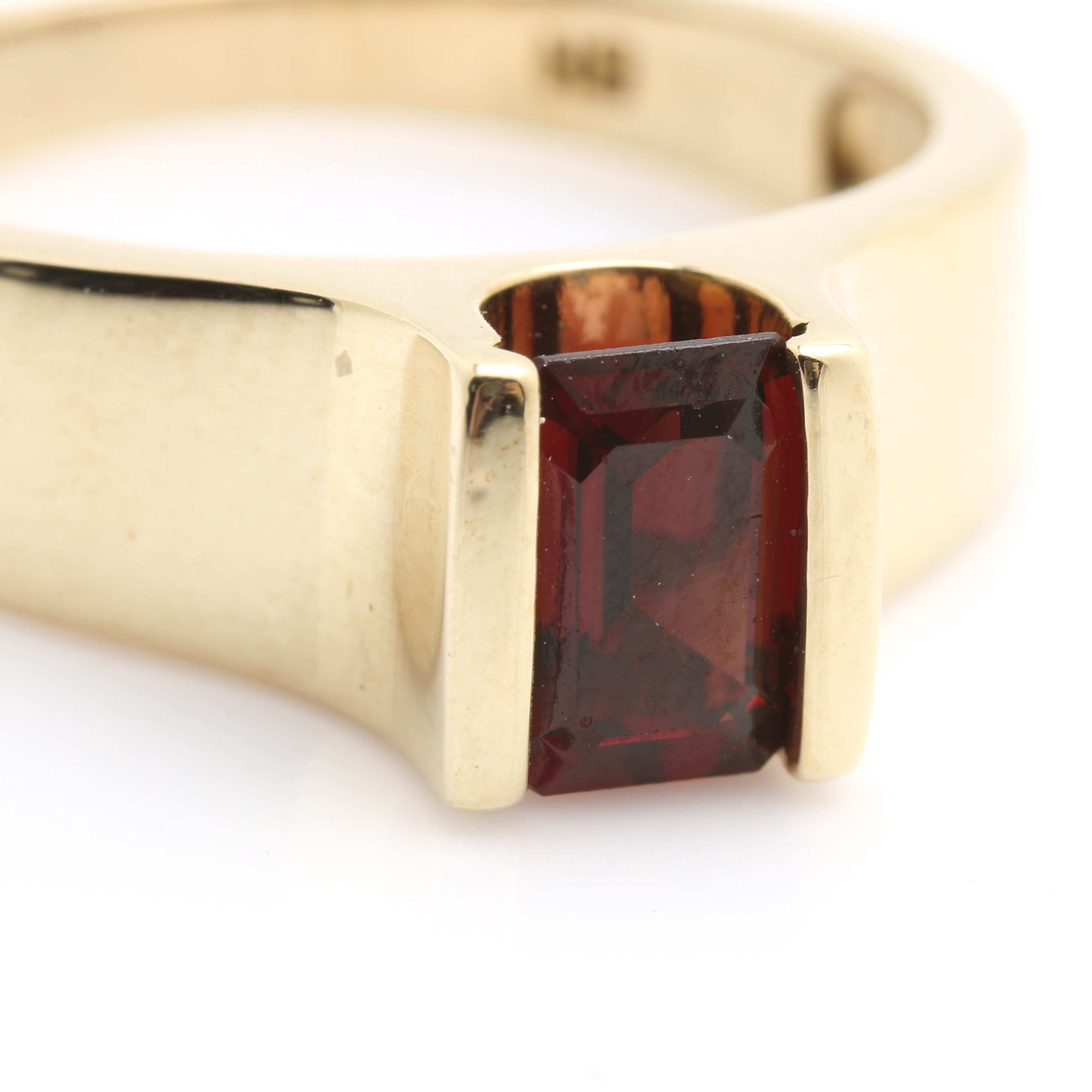 10K Yellow Gold Garnet Ring