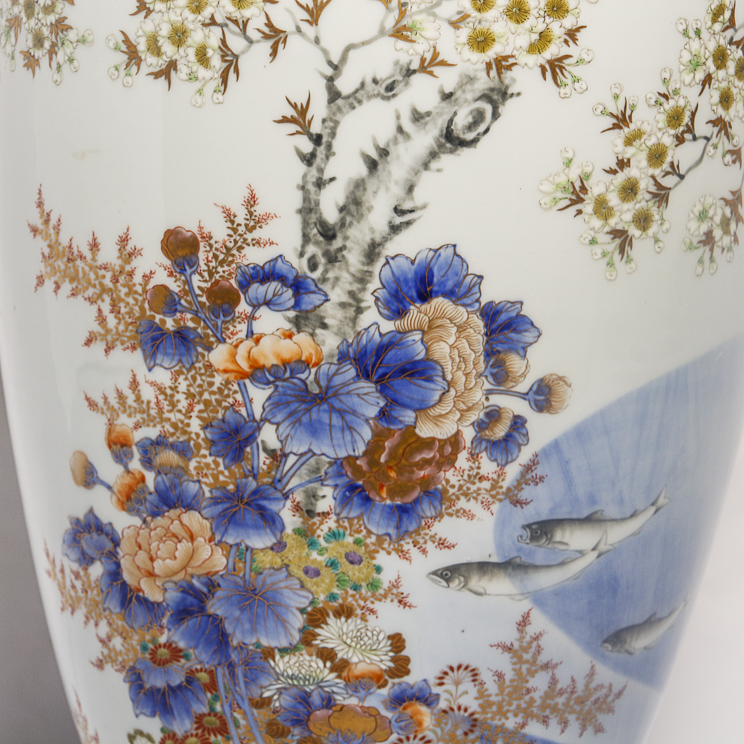 Antique Japanese Fukagawa Vase