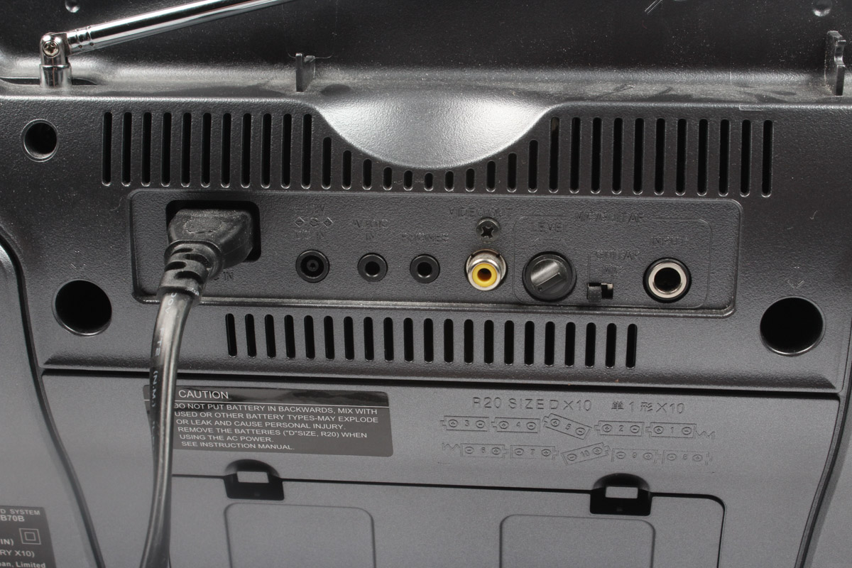 JVC Powered Woofer CD System RV-NB70