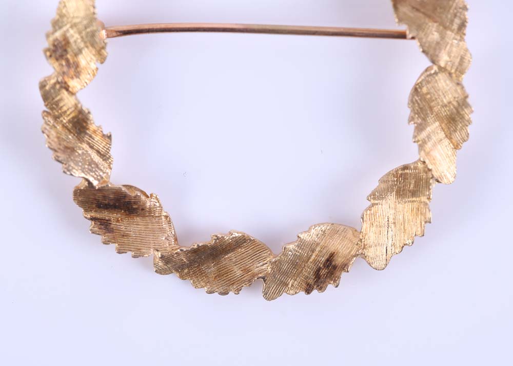 14K Yellow Gold and Sapphire Pin