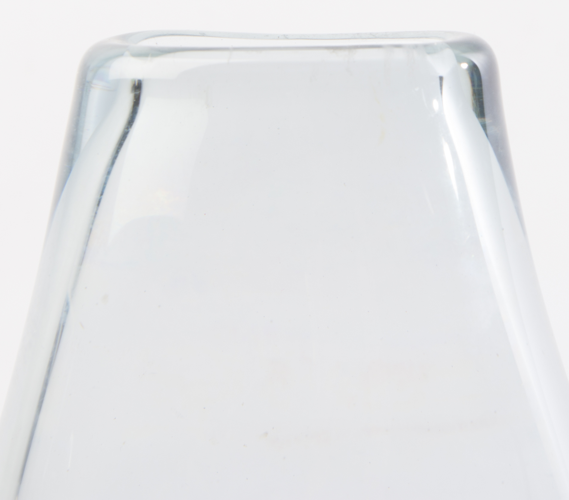 V. Lindstrand Signed Art Glass Vase